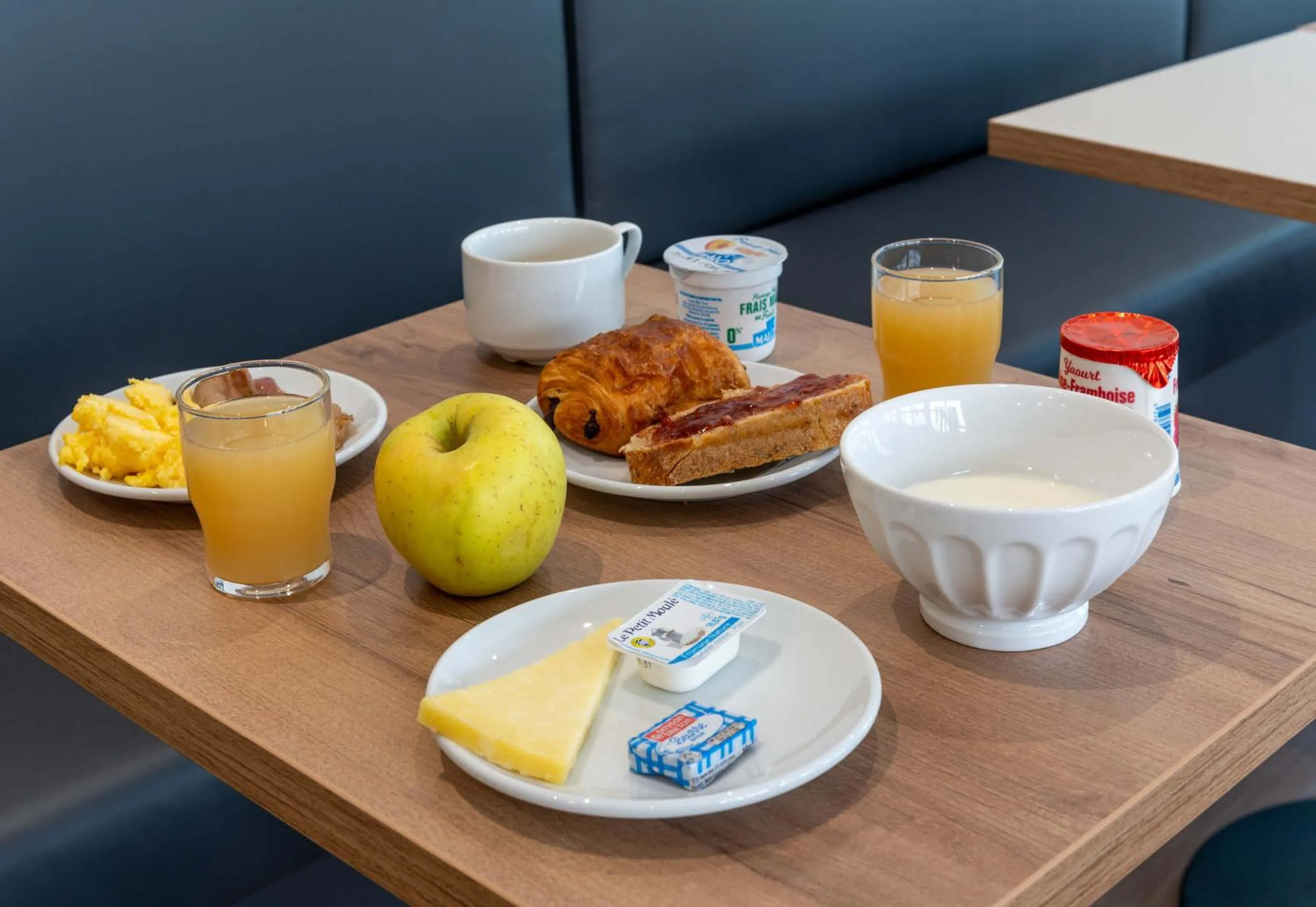 Breakfast in B&B HOTEL Aix-les-Bains