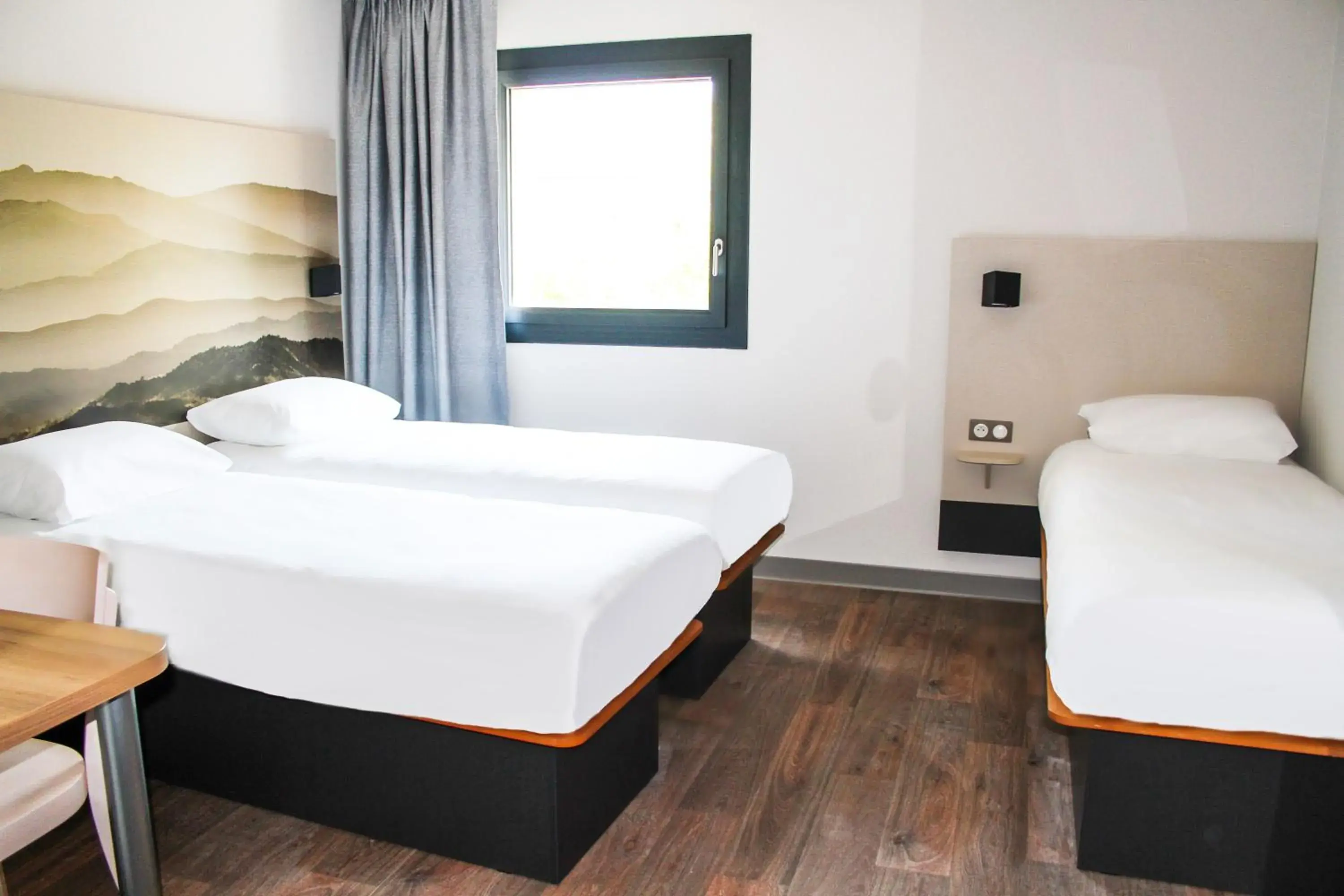 Classic Triple Room in B&B HOTEL Aix-les-Bains Classic Triple Room in B&B HOTEL Aix-les-Bains