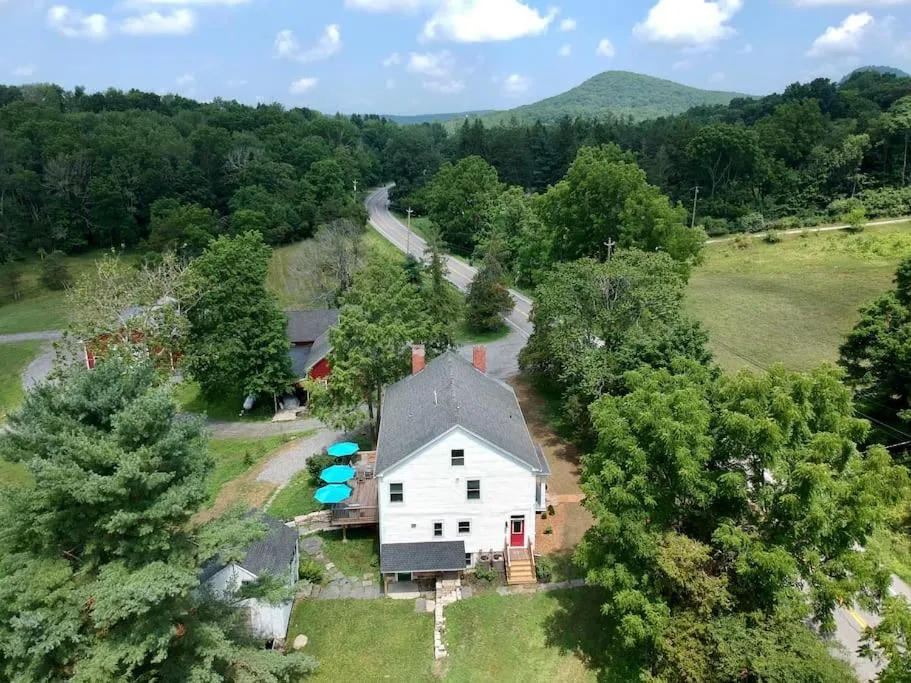 Craftsman Hideaway at the 1841 Farmhouse
