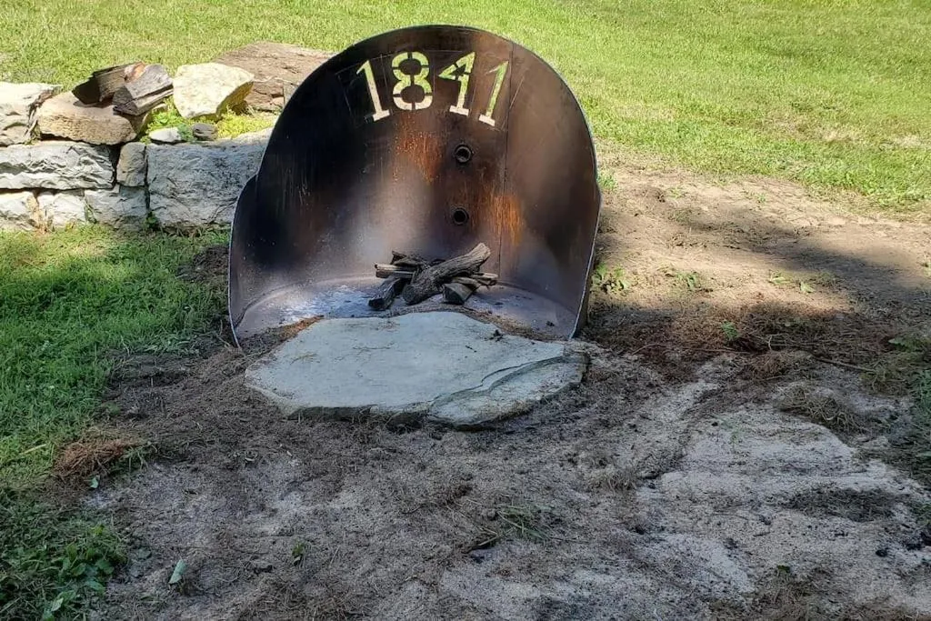 Craftsman Hideaway at the 1841 Farmhouse