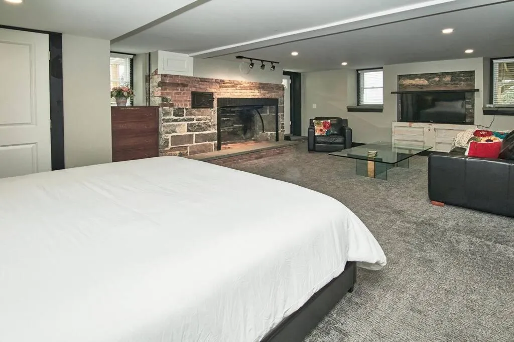 Bed in Craftsman Hideaway at the 1841 Farmhouse