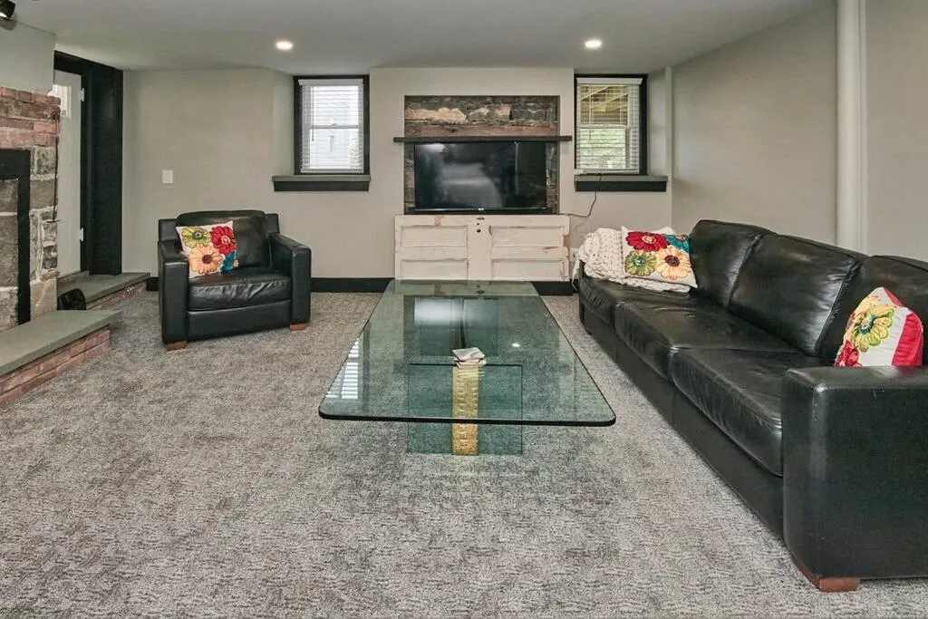 Craftsman Hideaway at the 1841 Farmhouse