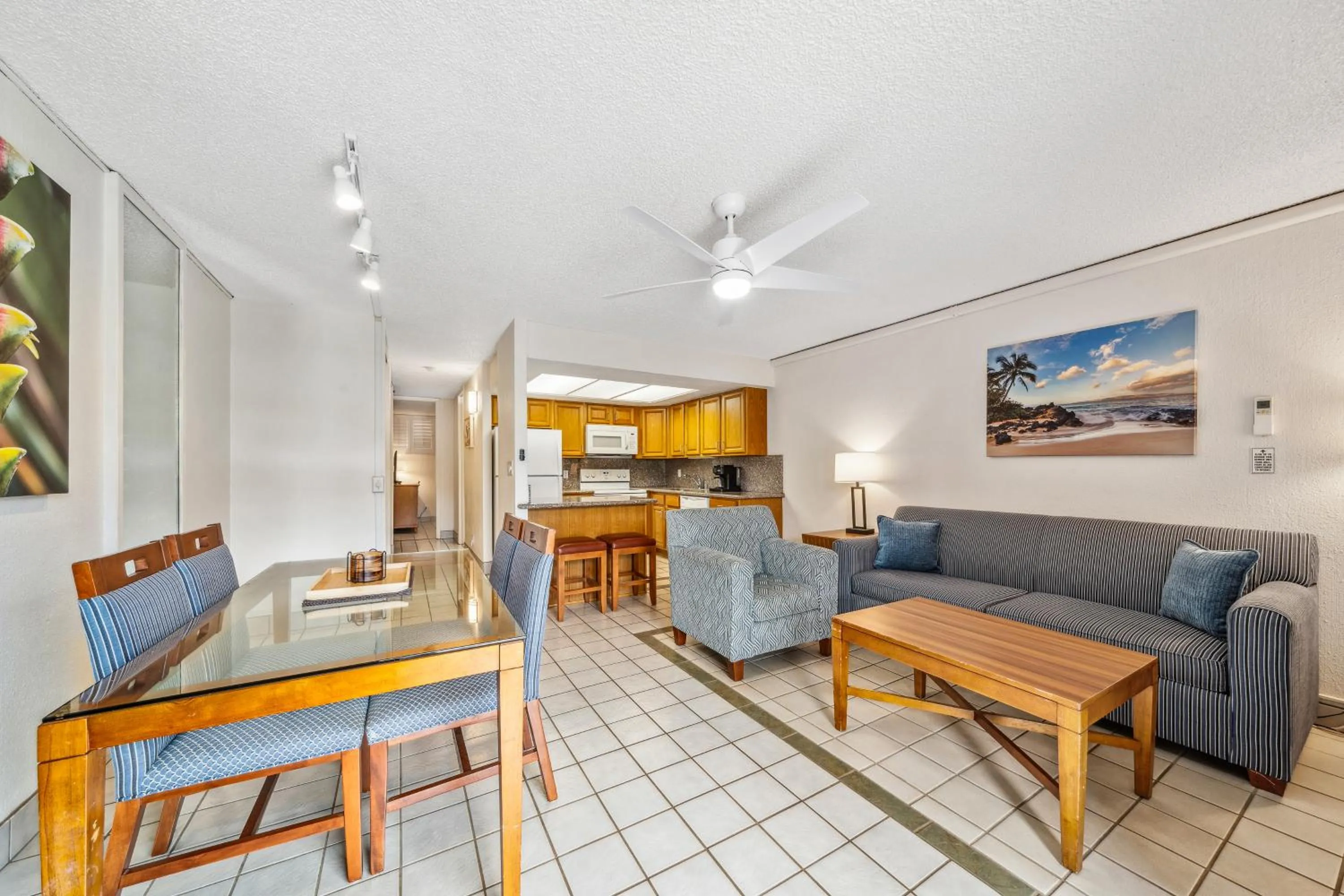 Living room in Maui Schooner Resort