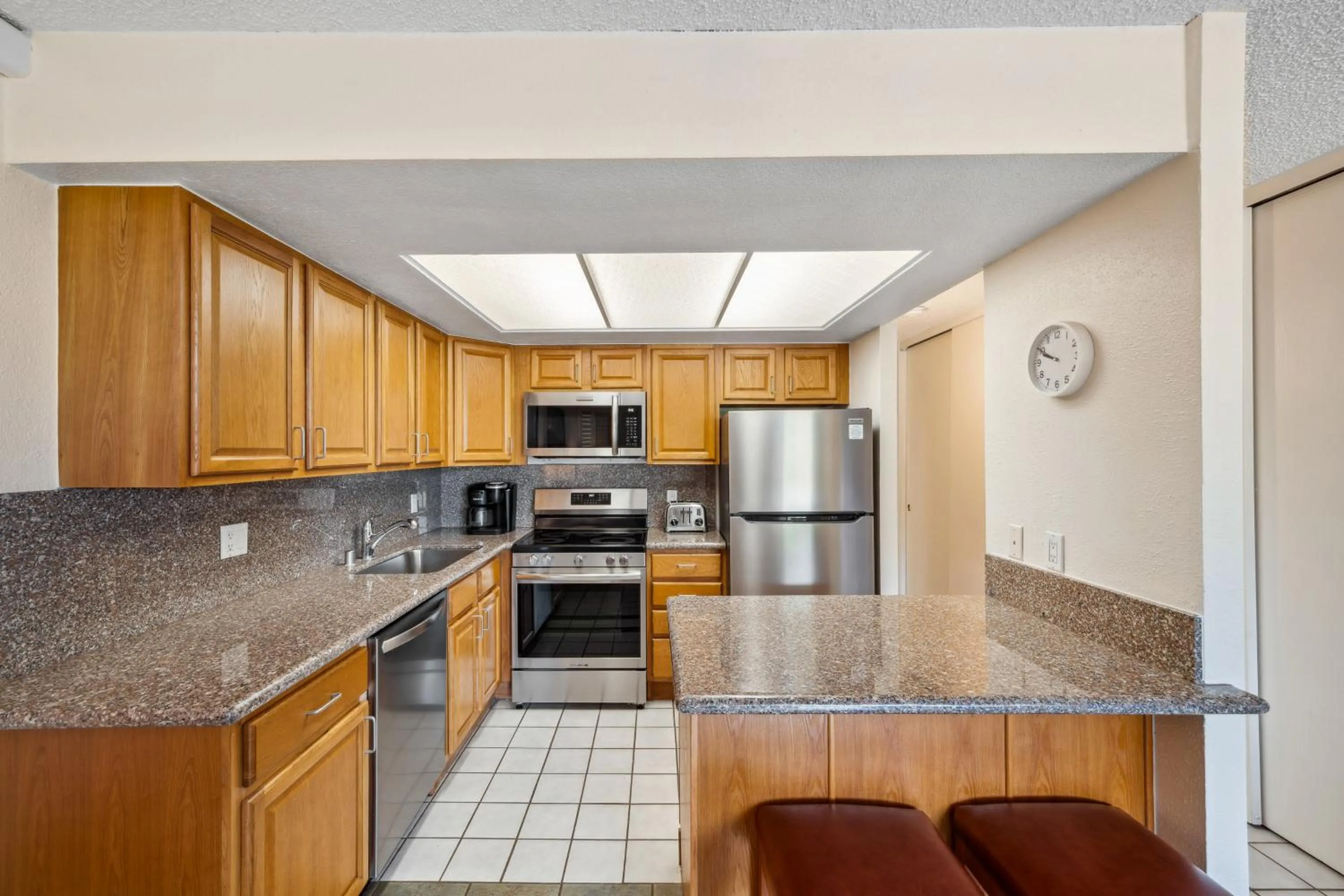Kitchen or kitchenette in Maui Schooner Resort