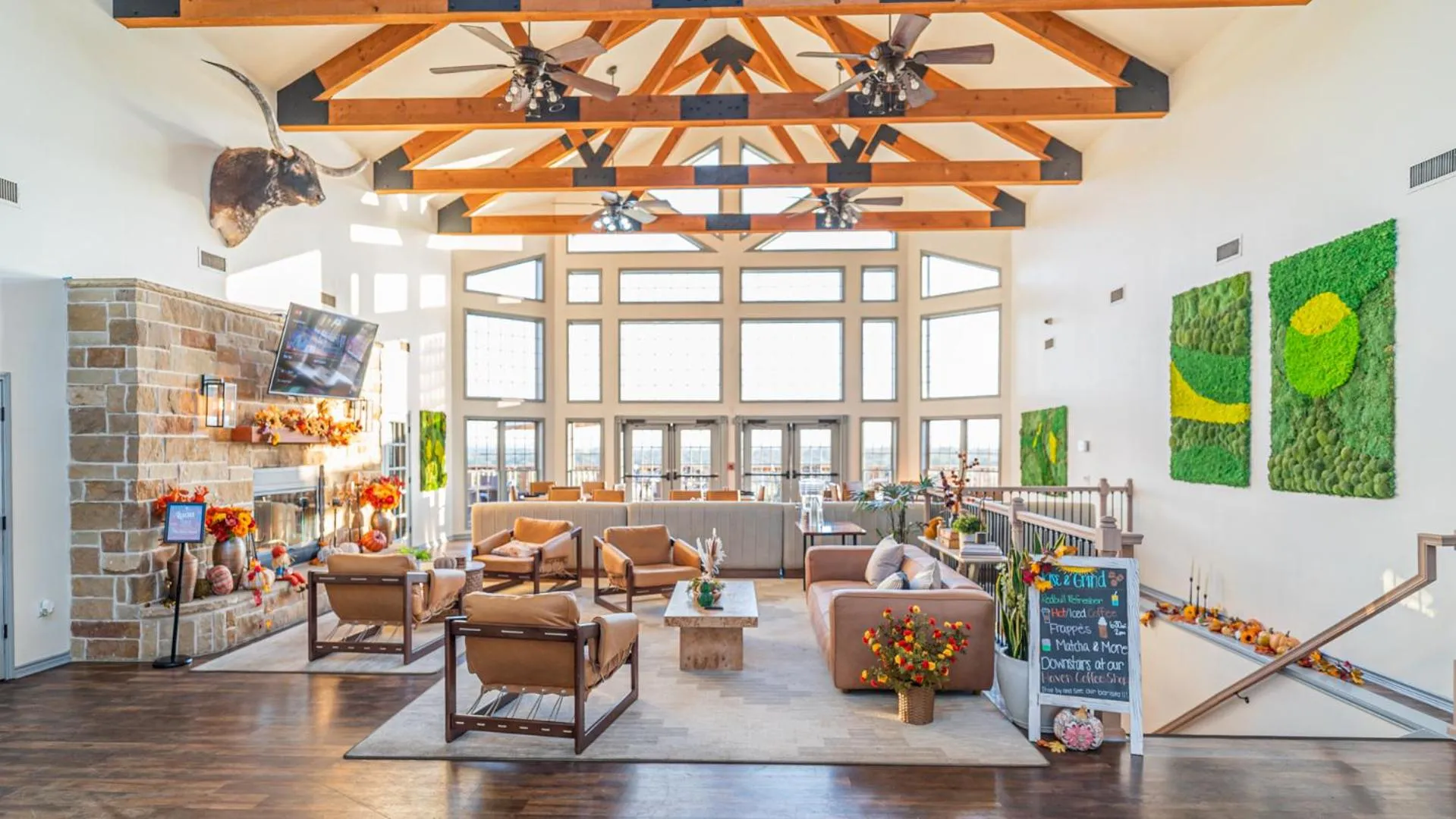 Communal lounge/ TV room in The Hideout Golf Club & Resort