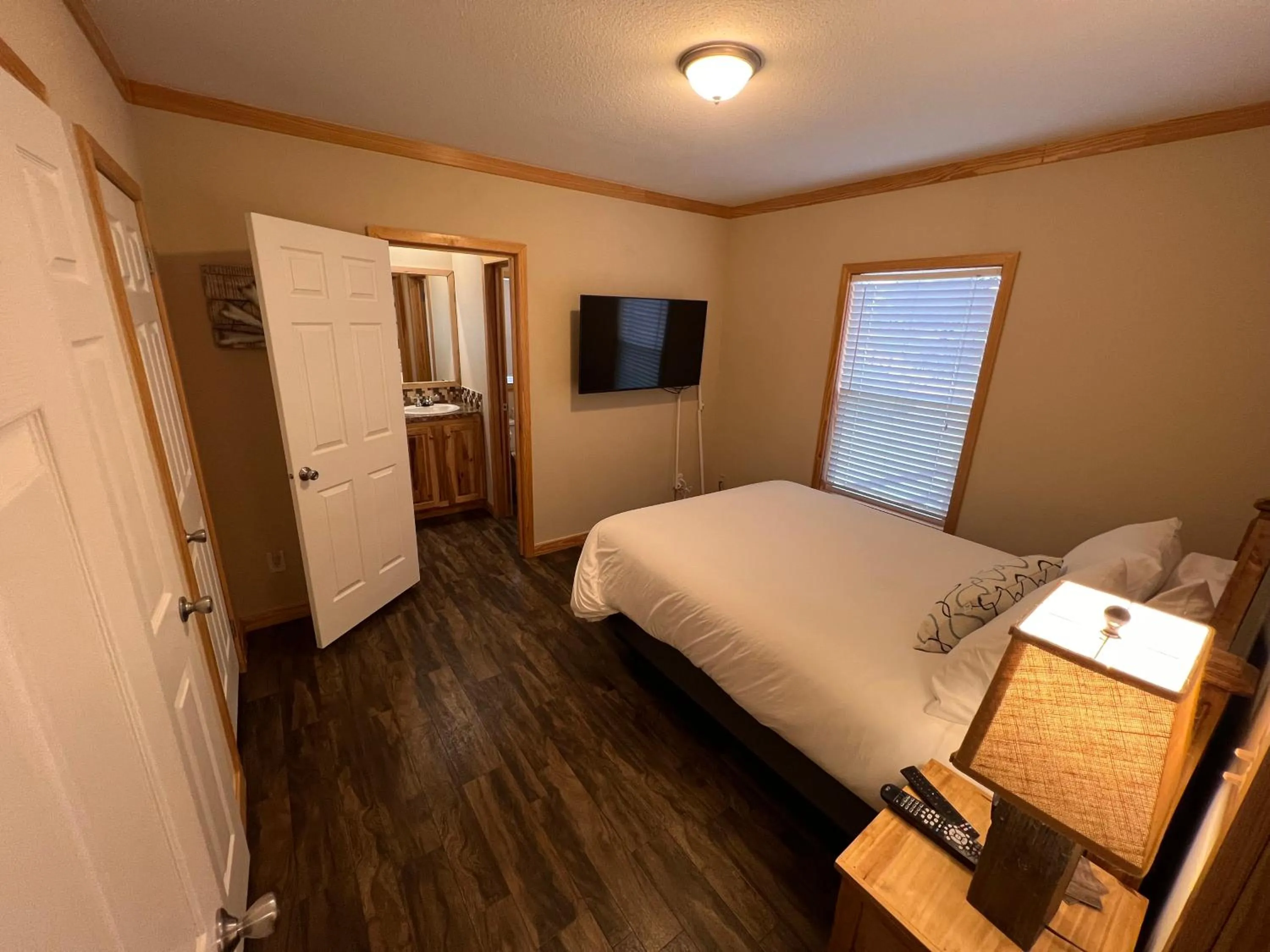 Bedroom, Bed in The Hideout Golf Club & Resort