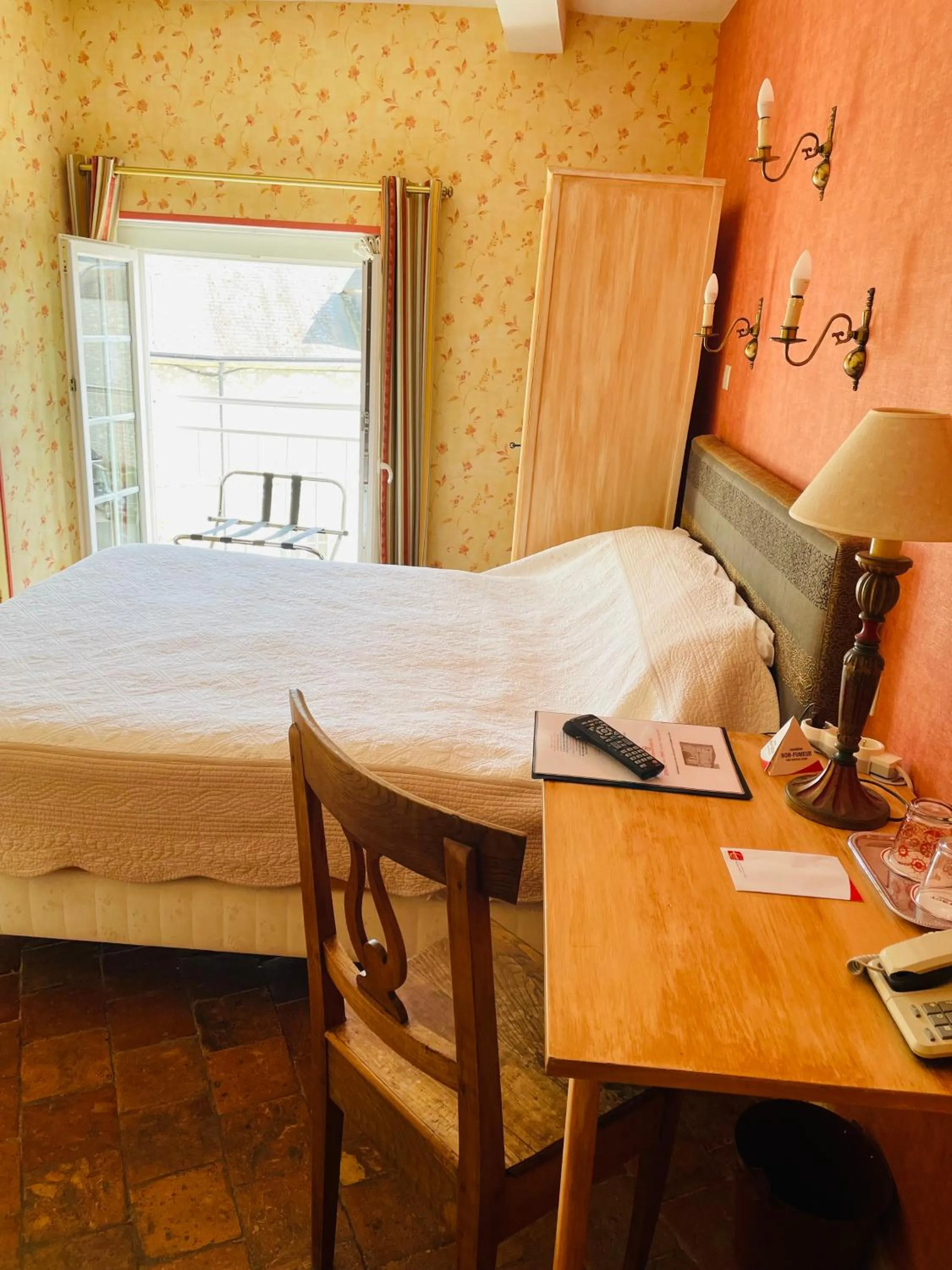 Bed in Hotel de la Sologne