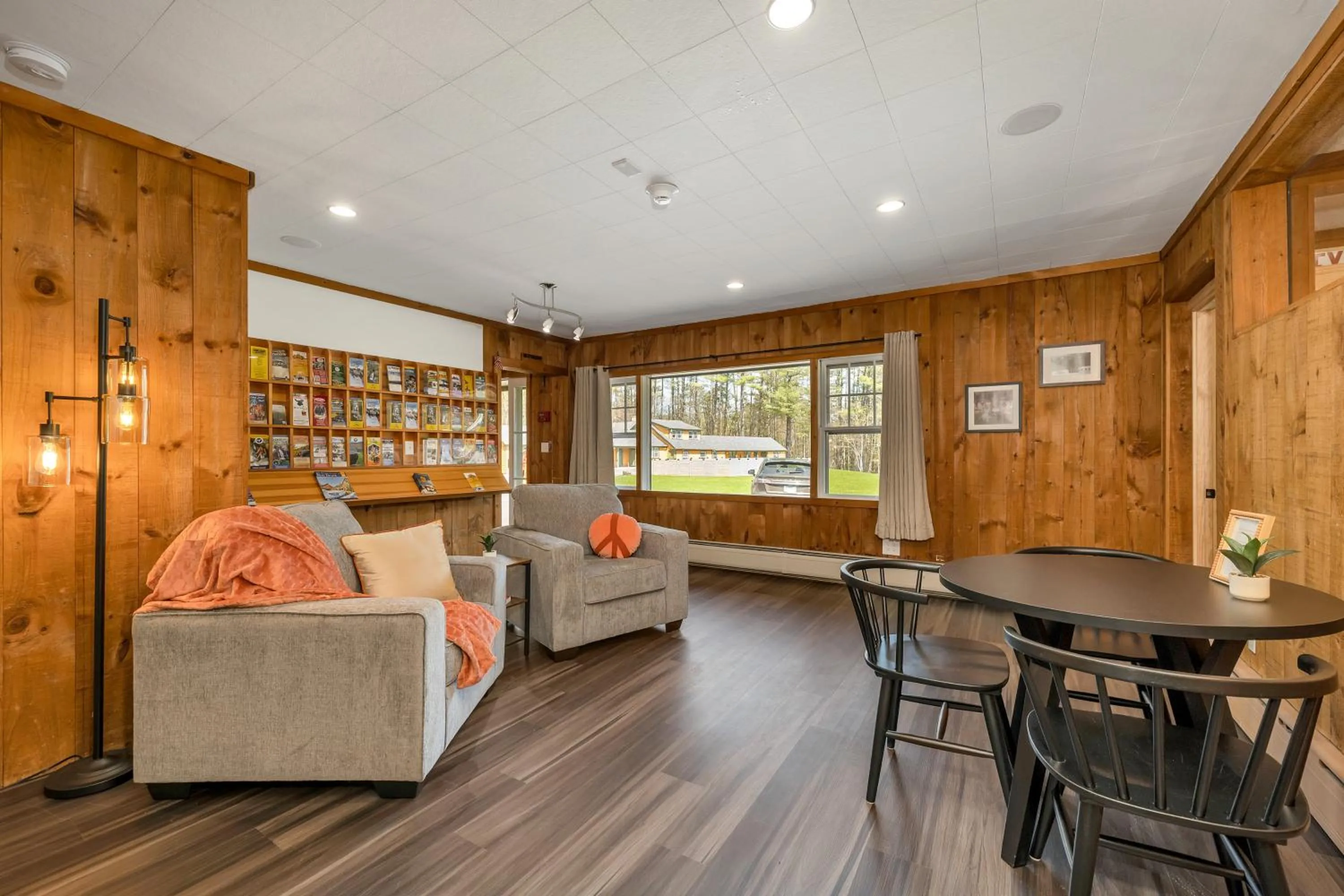 Communal lounge/ TV room in The Inn & More