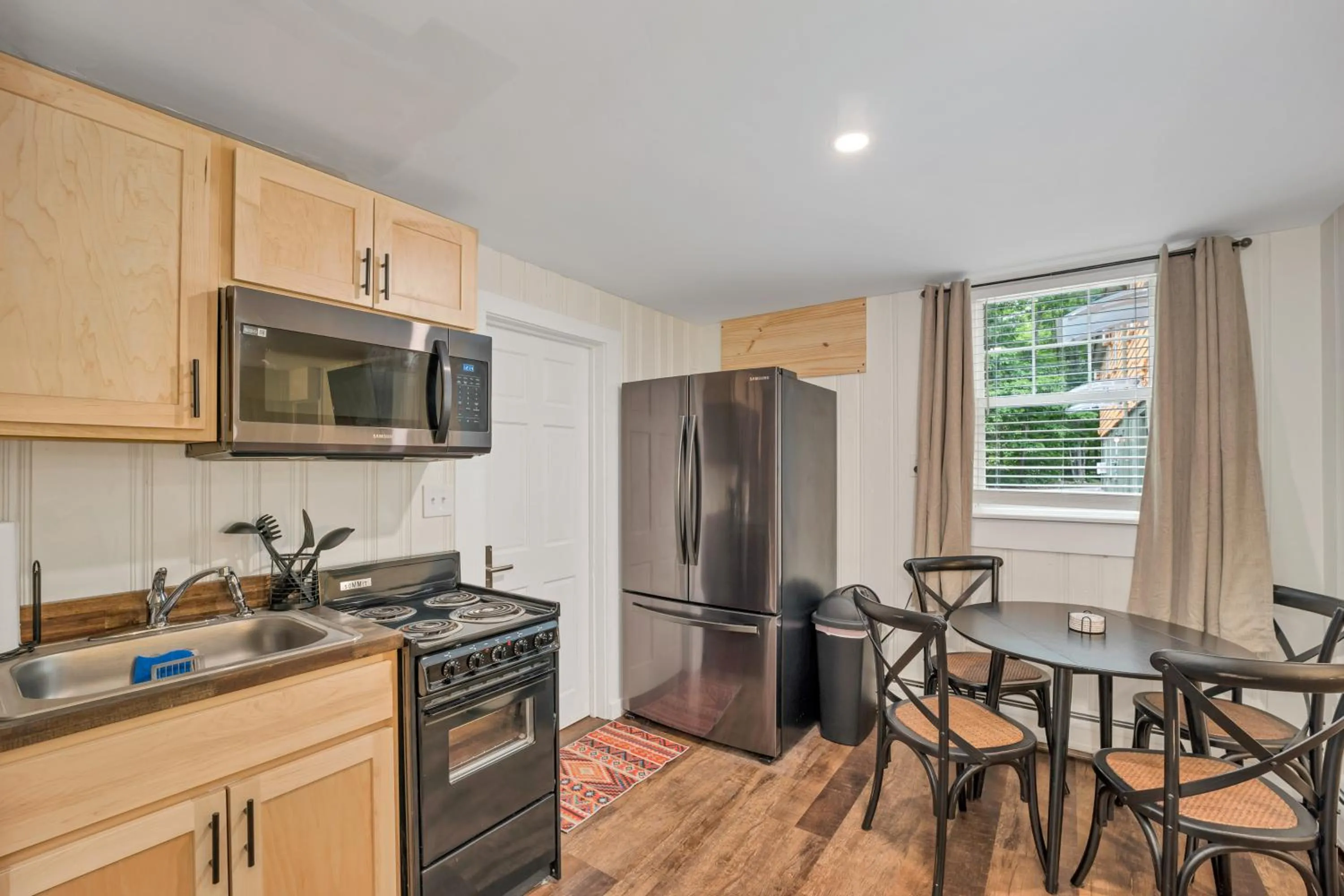 Kitchen or kitchenette in The Inn & More