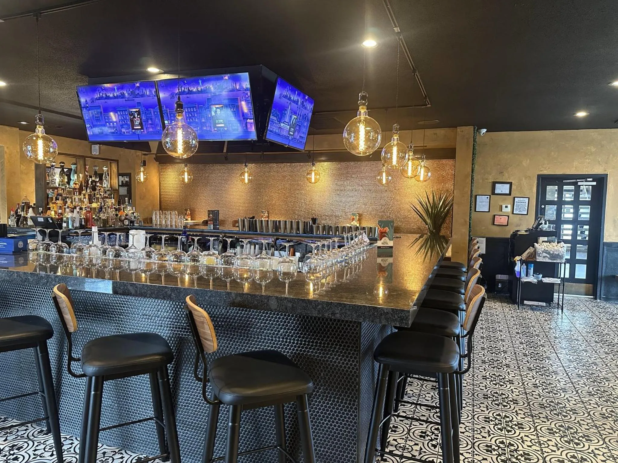 Restaurant/places to eat in HomeTowne Studios by Red Roof Painted Post