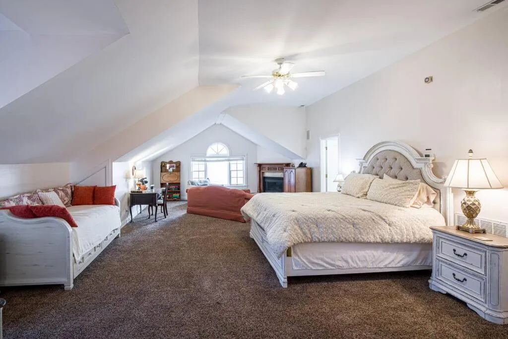 Bed in Whitestone Inn