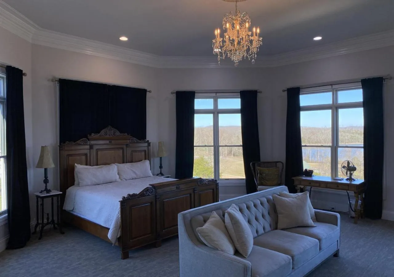 Bed in Whitestone Inn