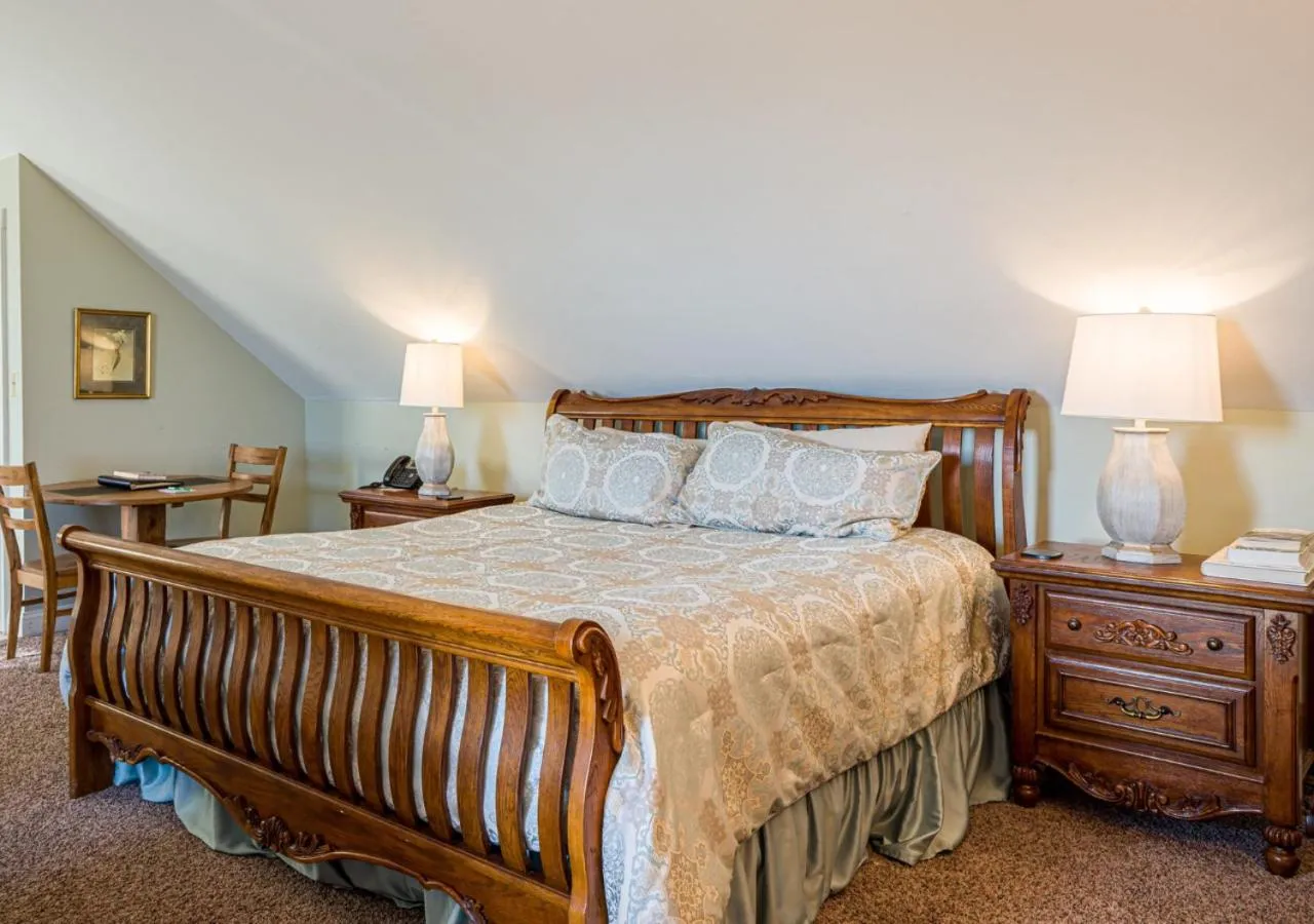 Bed in Whitestone Inn