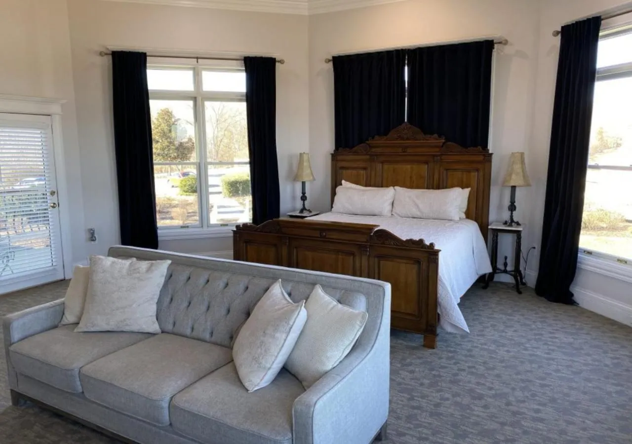 Bed in Whitestone Inn