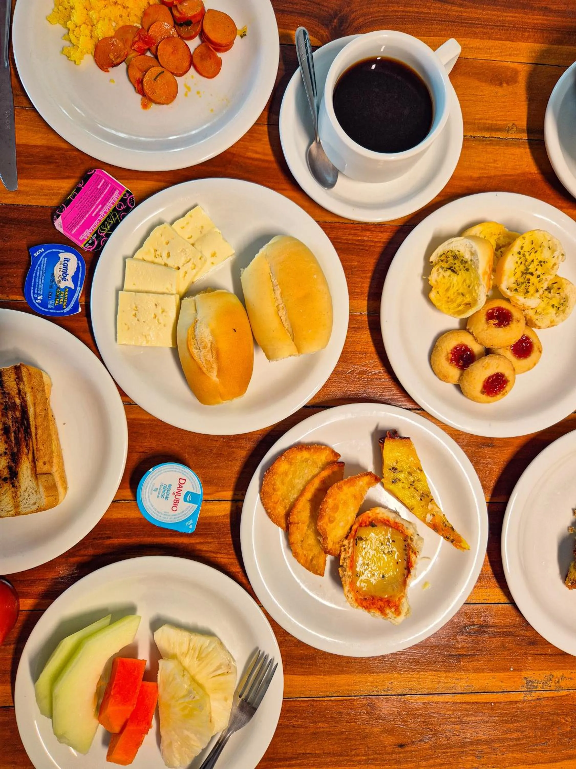 Breakfast in Porto Vila by AFT