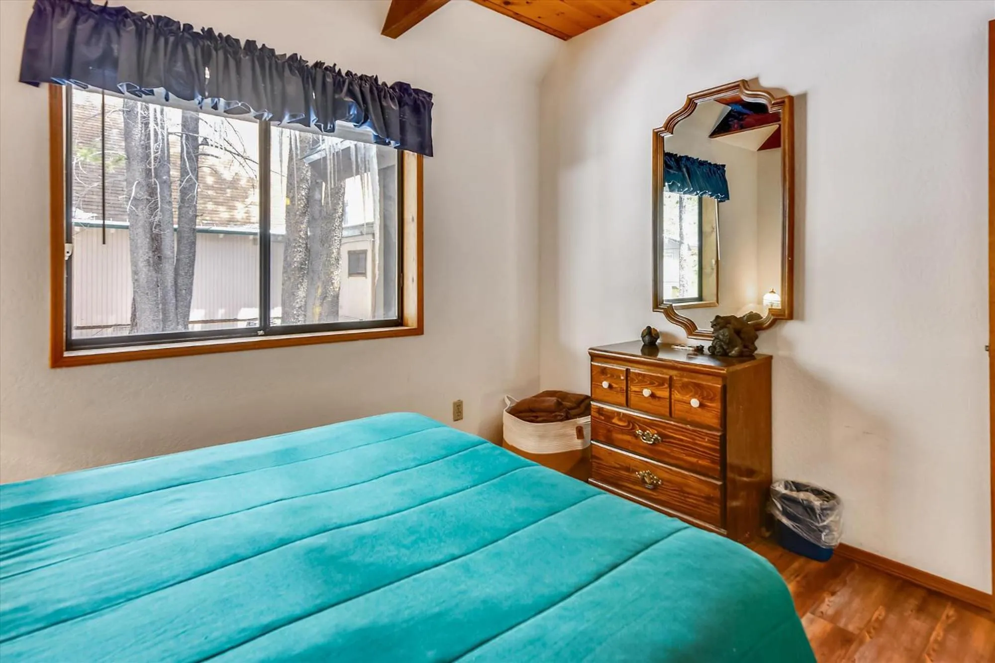 Property building in Only 7 Miles To Heavenly, Huge Deck, Pets Welcome