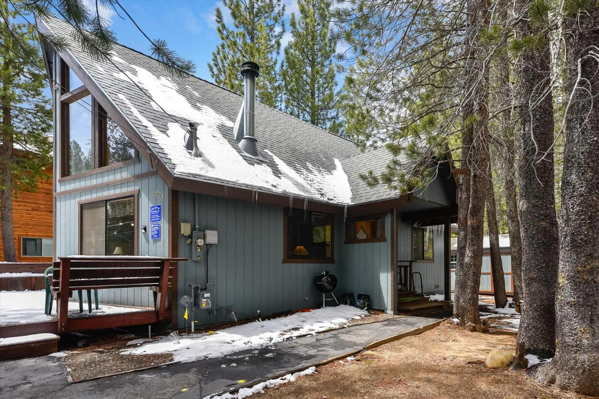 Property building in Only 7 Miles To Heavenly, Huge Deck, Pets Welcome