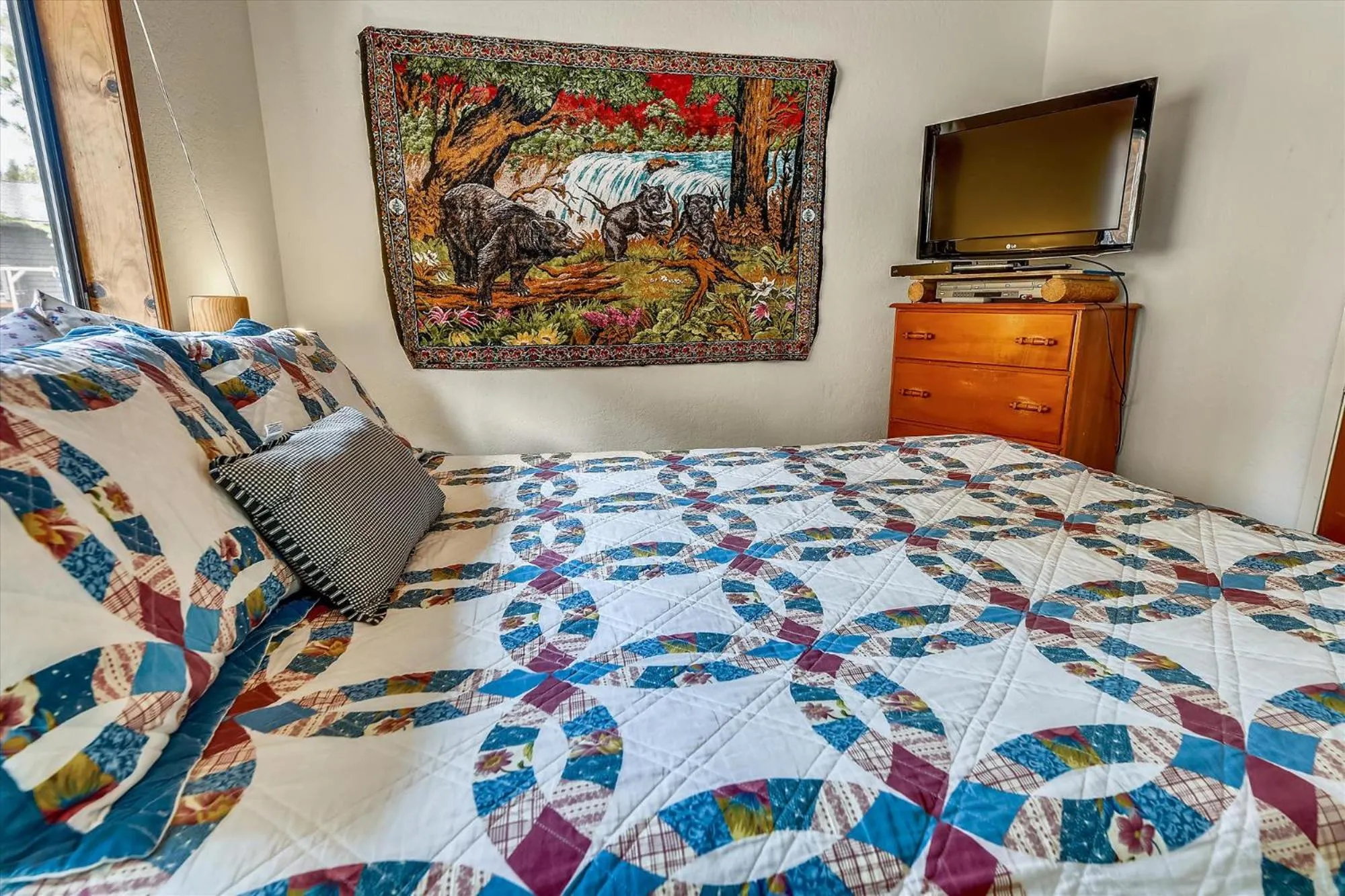 Property building in Only 7 Miles To Heavenly, Huge Deck, Pets Welcome