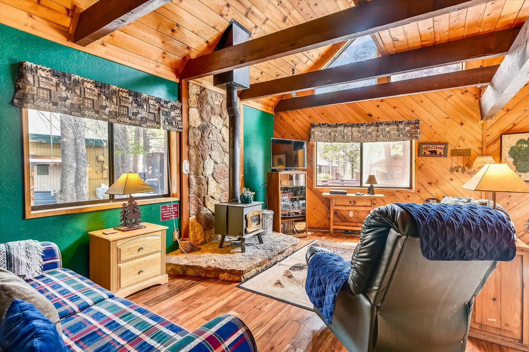 Property building in Only 7 Miles To Heavenly, Huge Deck, Pets Welcome