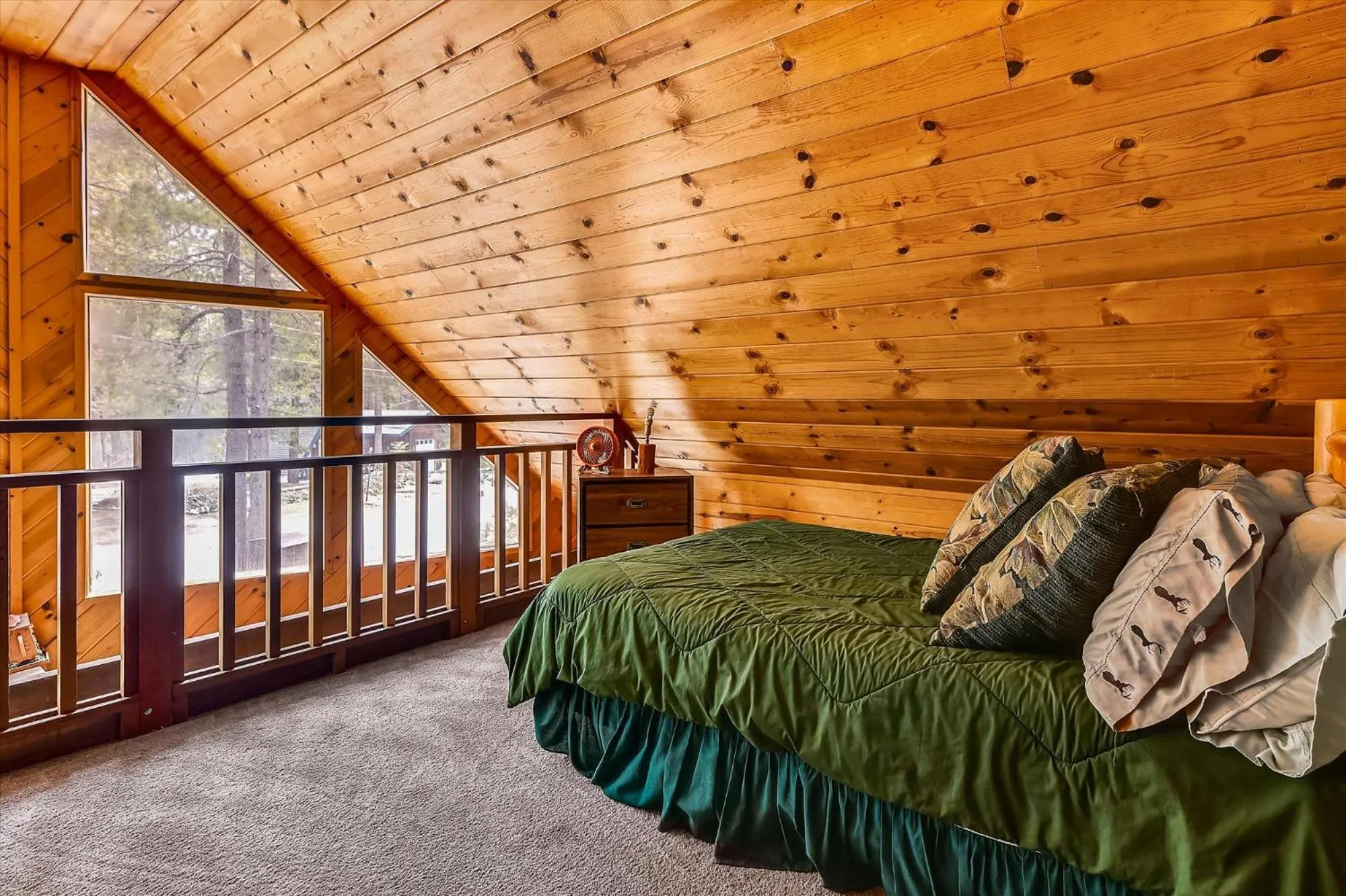 Property building in Only 7 Miles To Heavenly, Huge Deck, Pets Welcome