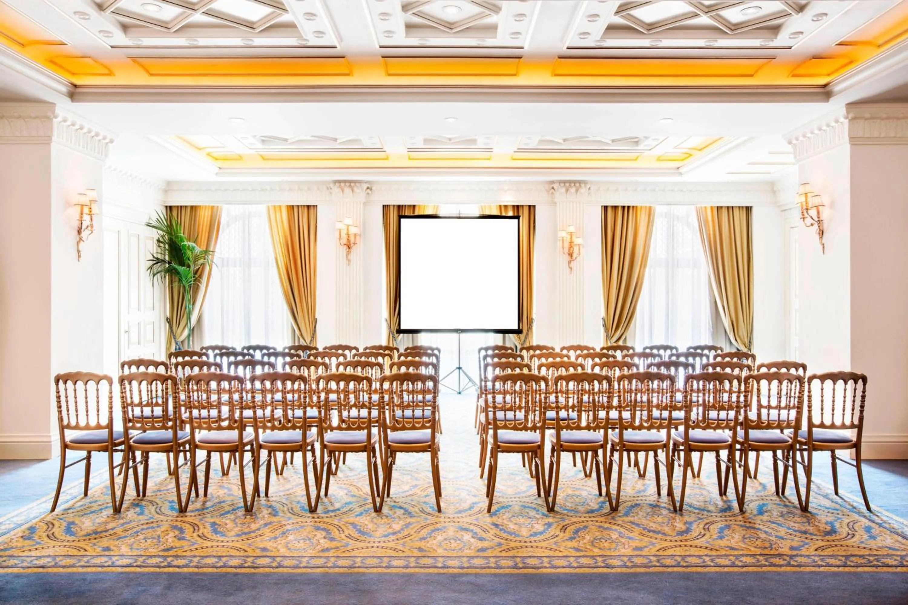 Entertainment in King George, a Luxury Collection Hotel, Athens