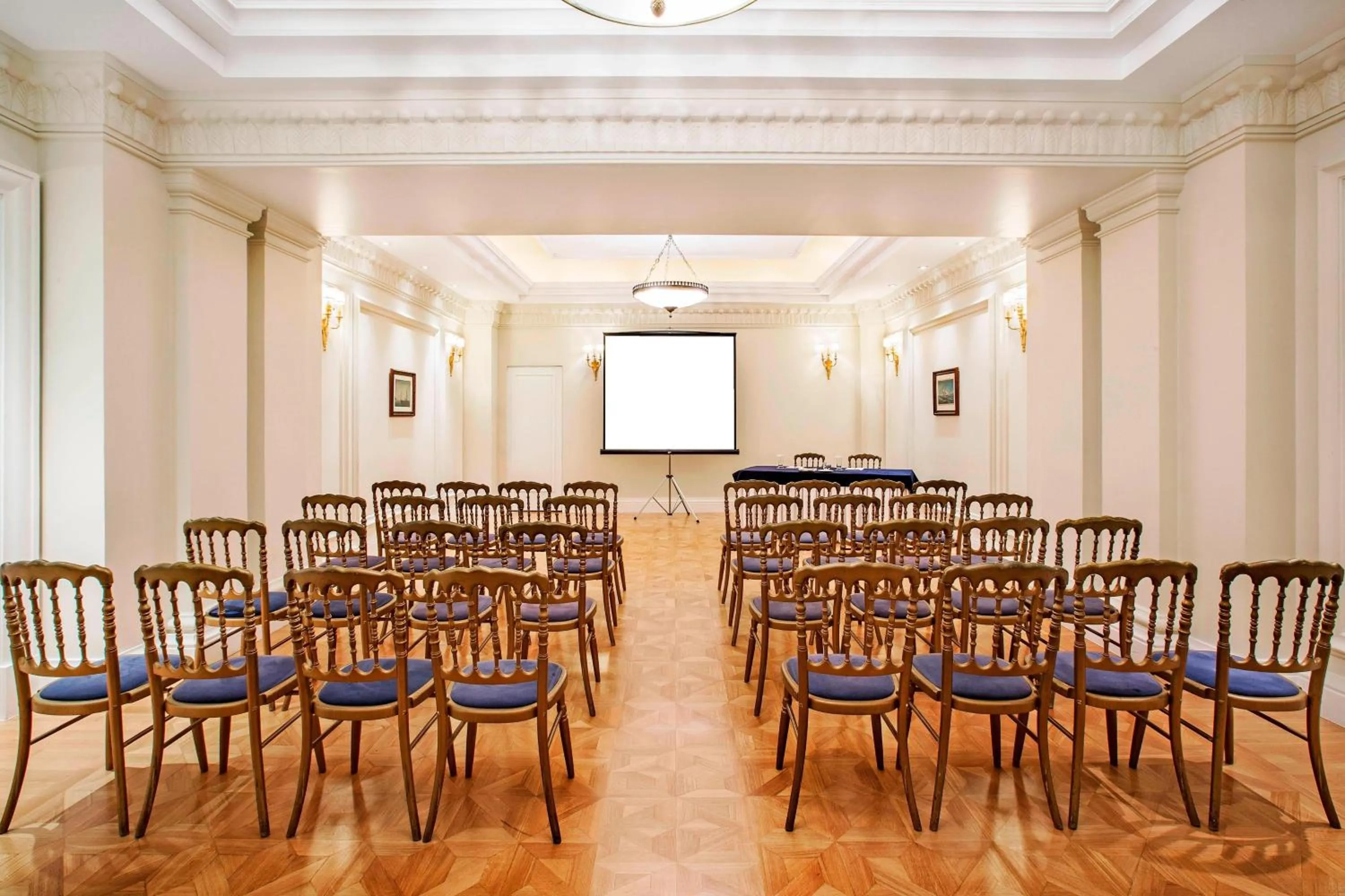 Entertainment in King George, a Luxury Collection Hotel, Athens