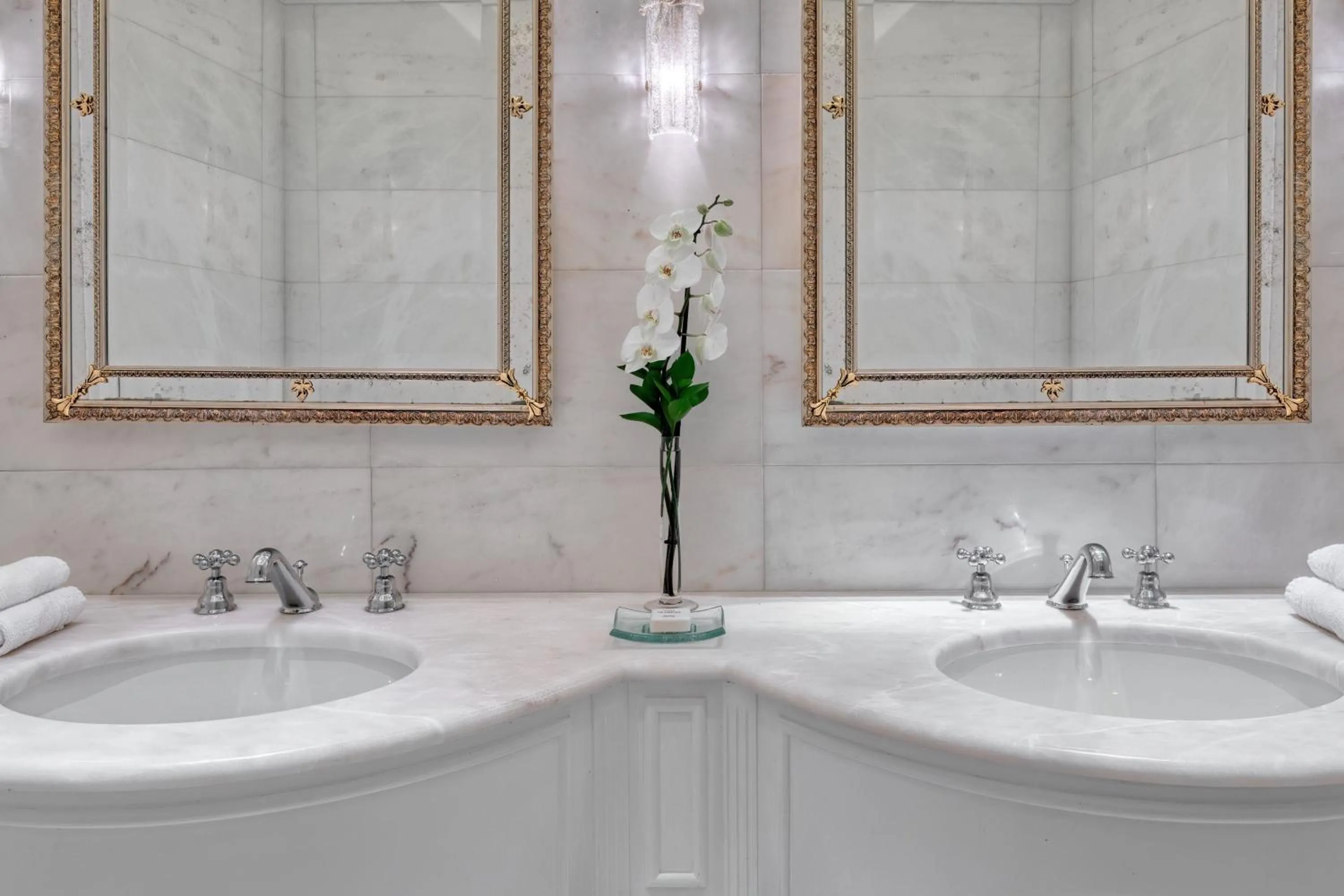 Bathroom in King George, a Luxury Collection Hotel, Athens