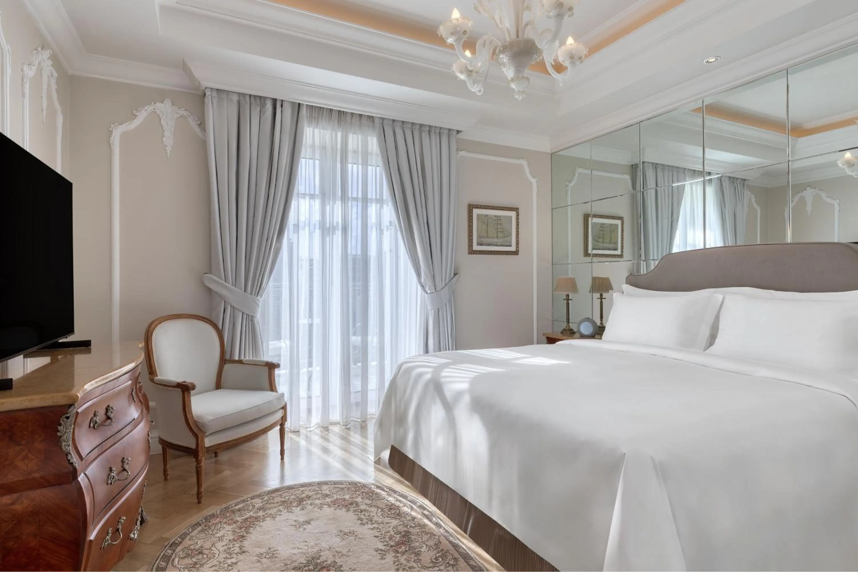 Bedroom, Bed in King George, a Luxury Collection Hotel, Athens