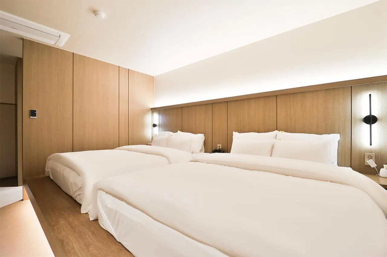 Bedroom, Bed in Hotel Ippda Gumdan