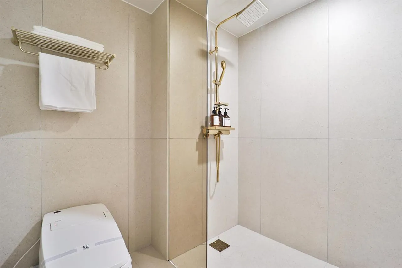 Shower in Hotel Ippda Gumdan