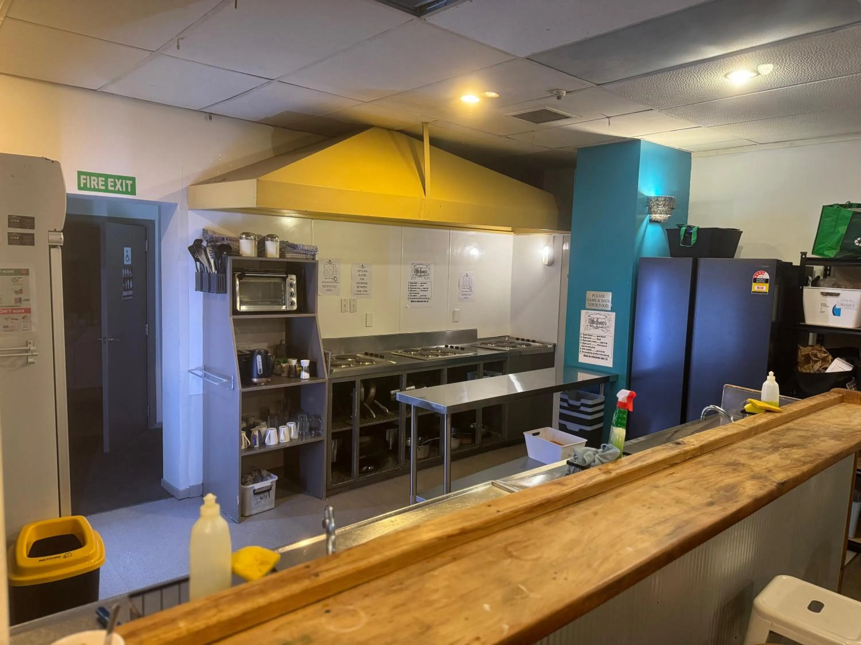 Kitchen or kitchenette in UpTown Backpackers