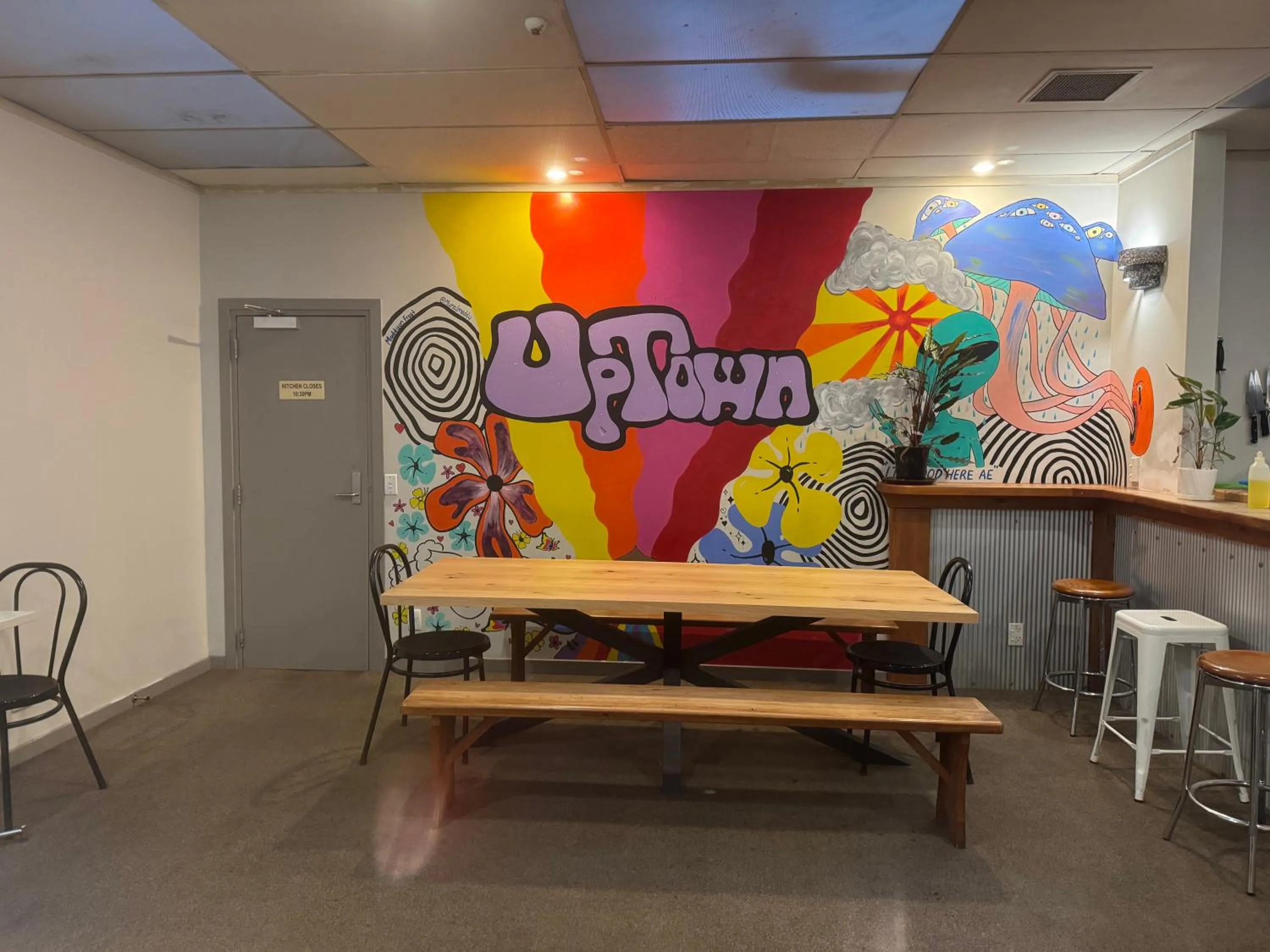 Kitchen or kitchenette in UpTown Backpackers