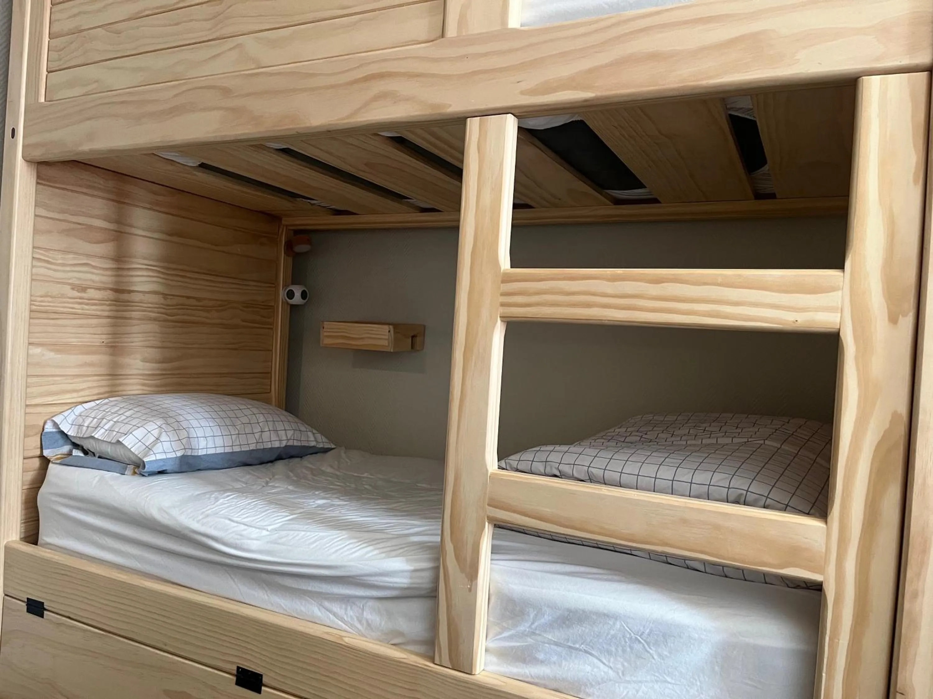 bunk bed, Bed in UpTown Backpackers