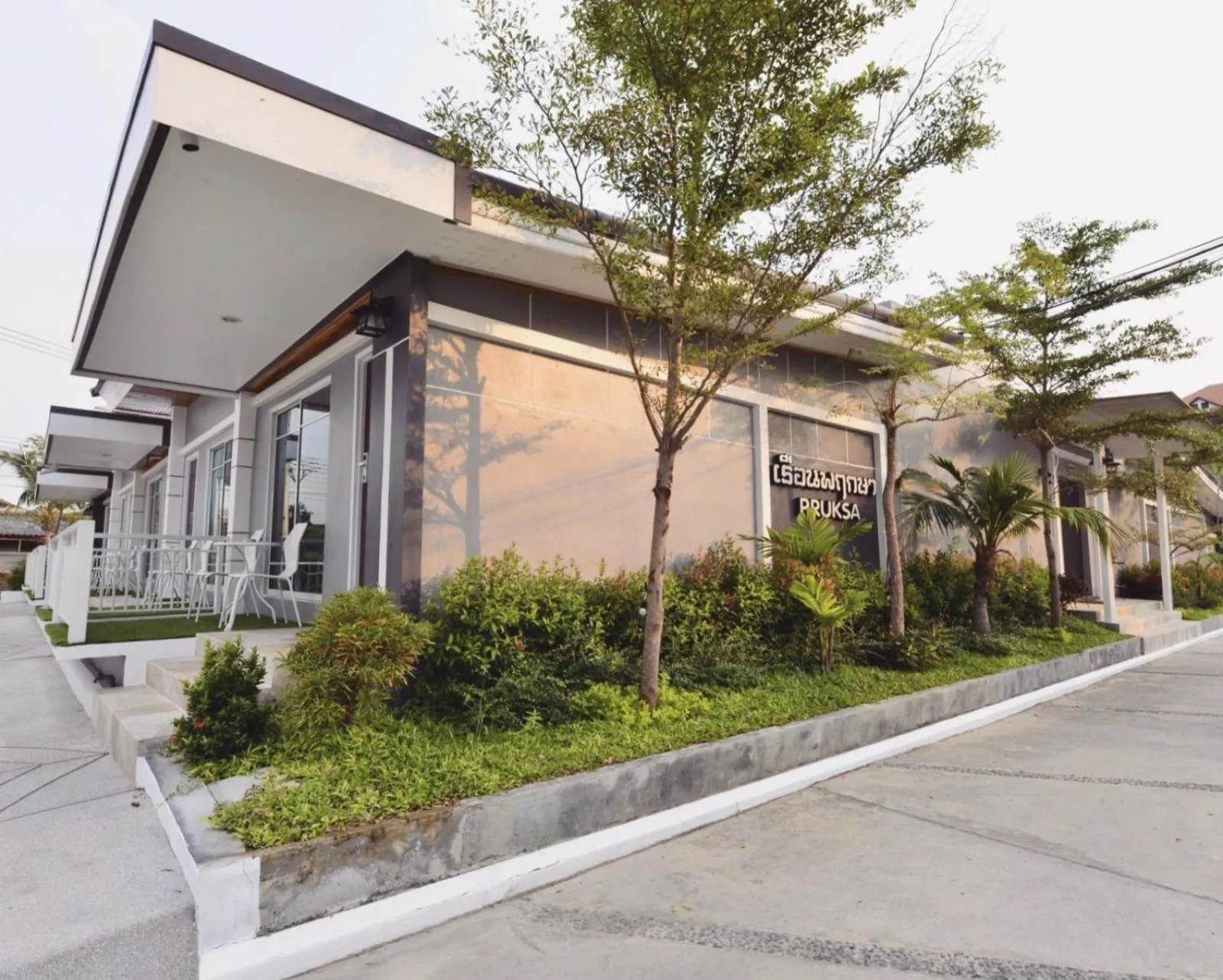 Property building in The Tamnan Pattaya Hotel & Resort