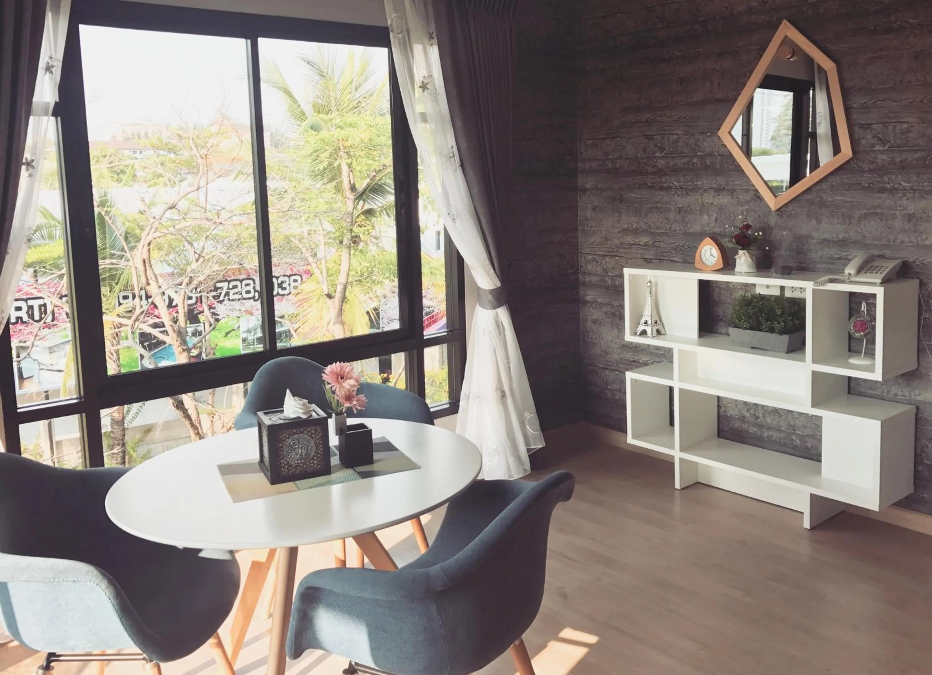 Living room in The Tamnan Pattaya Hotel & Resort