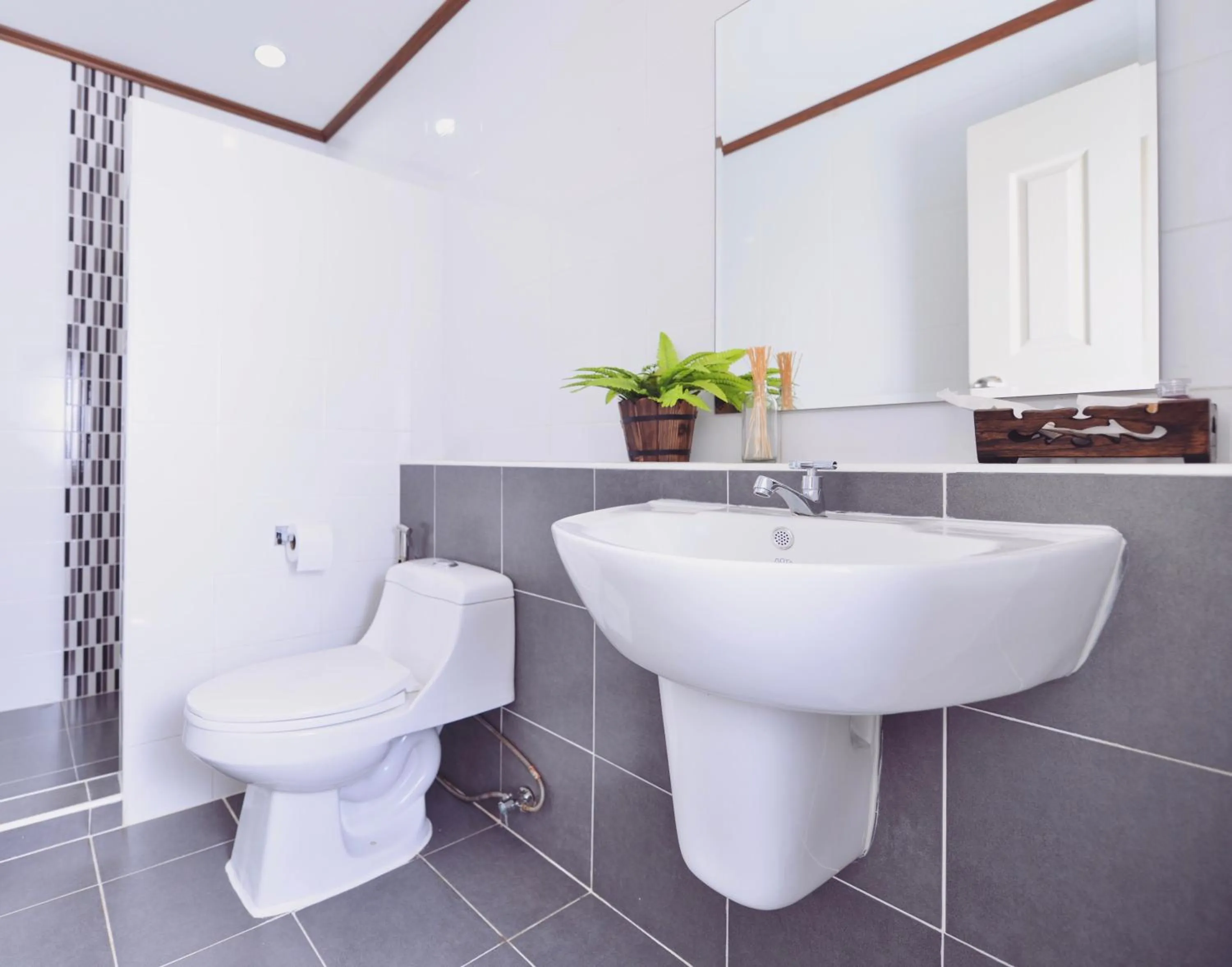 Bathroom in The Tamnan Pattaya Hotel & Resort