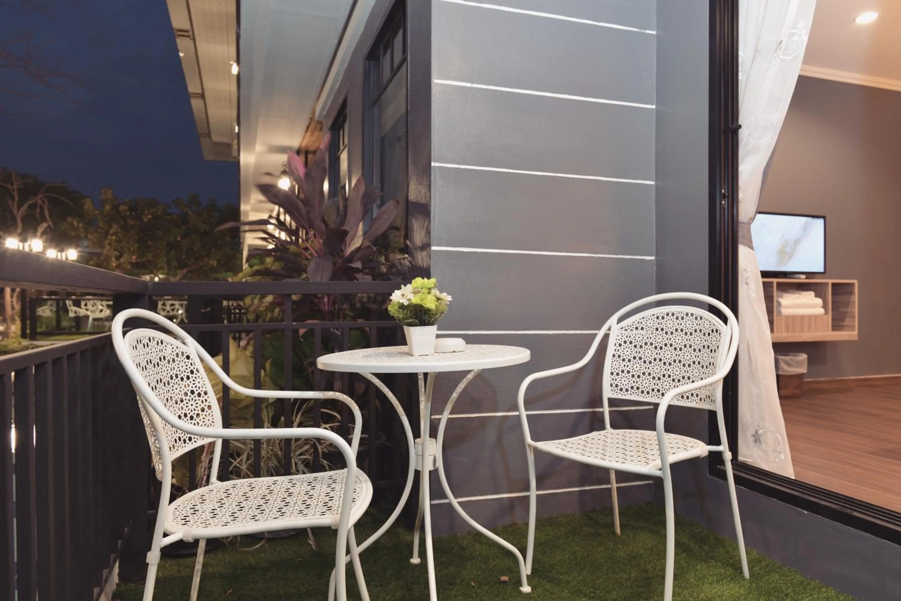 Patio in The Tamnan Pattaya Hotel & Resort