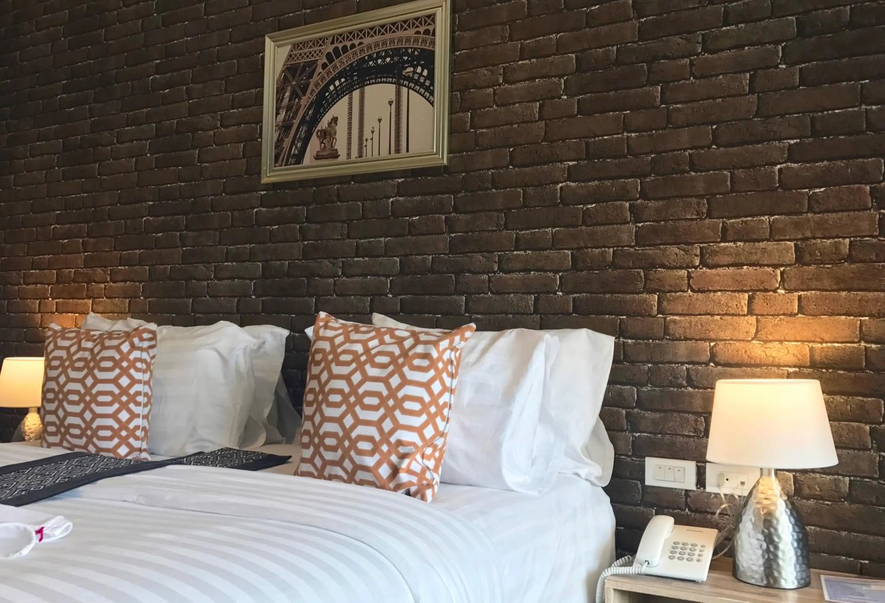 Bed in The Tamnan Pattaya Hotel & Resort