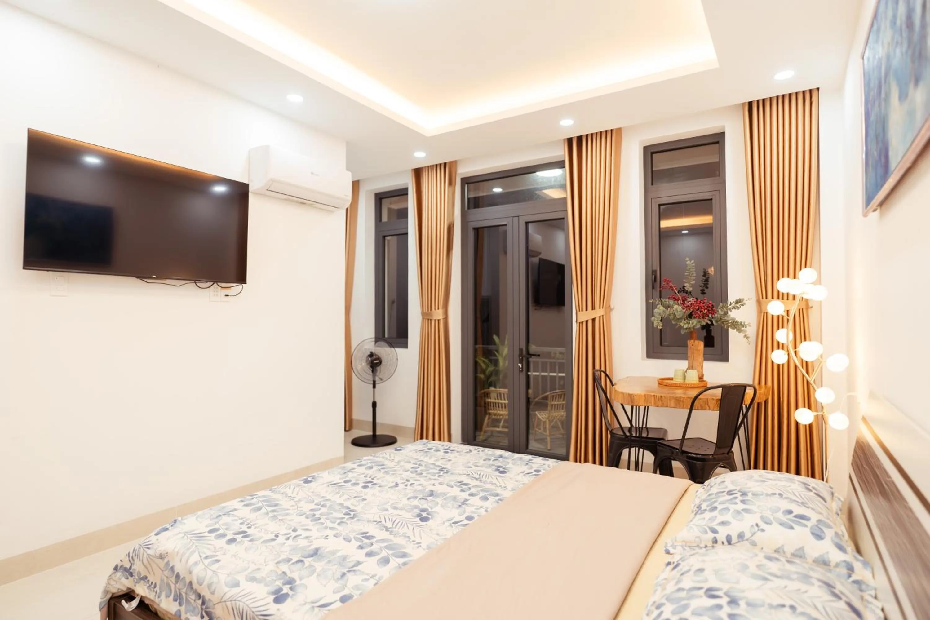 Balcony/Terrace, Bed in The Sophia Apartment - Thao Dien Central
