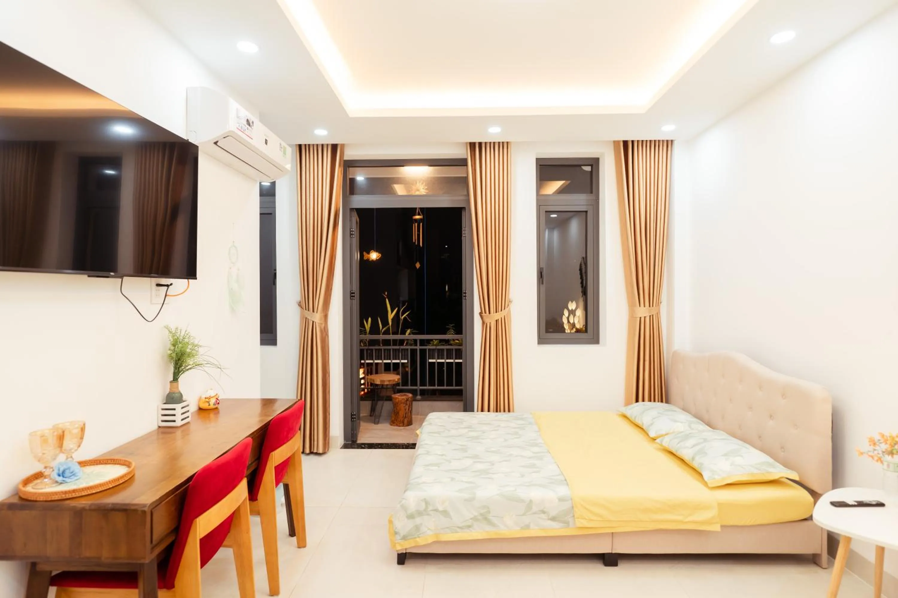 Balcony/Terrace, Bed in The Sophia Apartment - Thao Dien Central