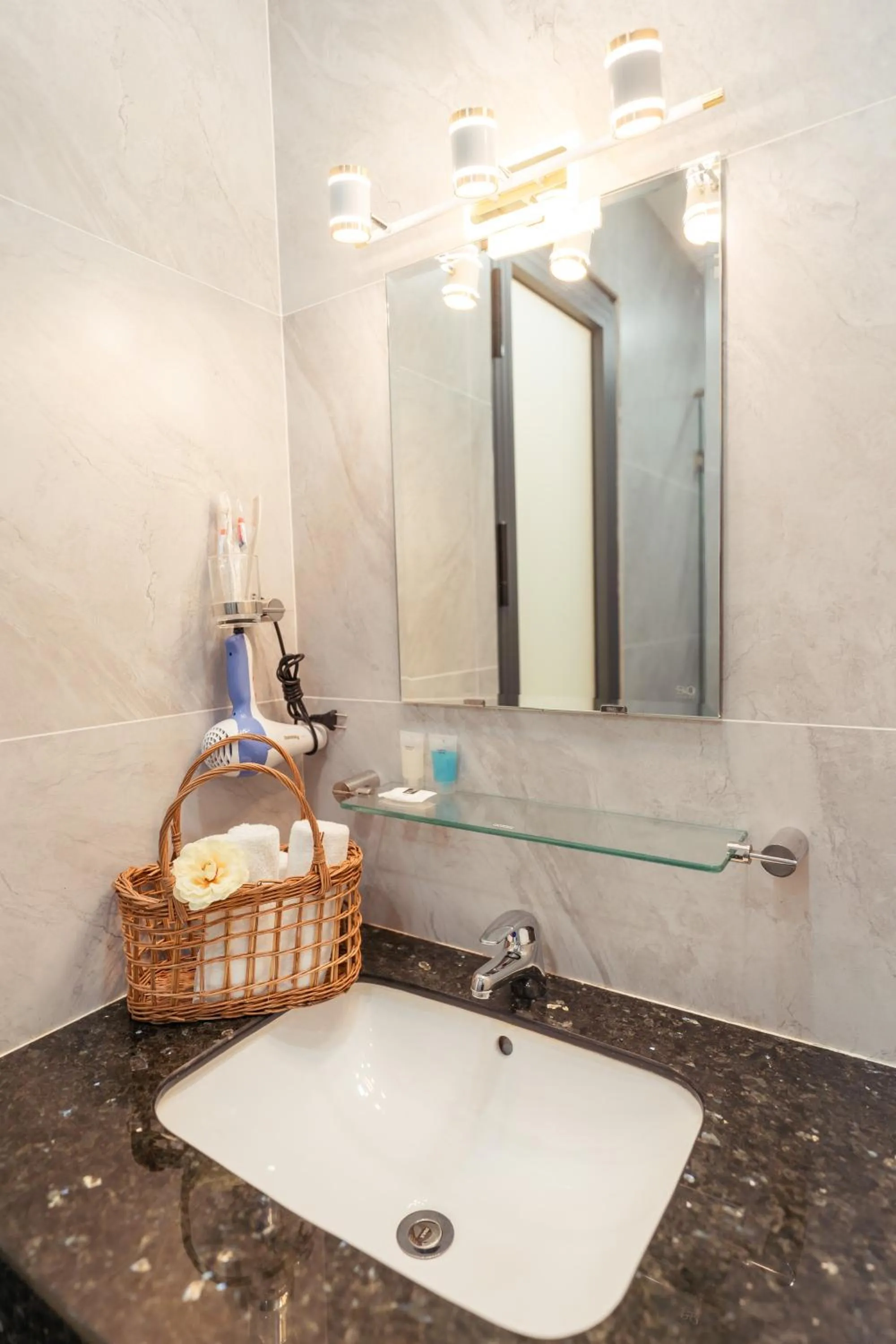 Shower in The Sophia Apartment - Thao Dien Central