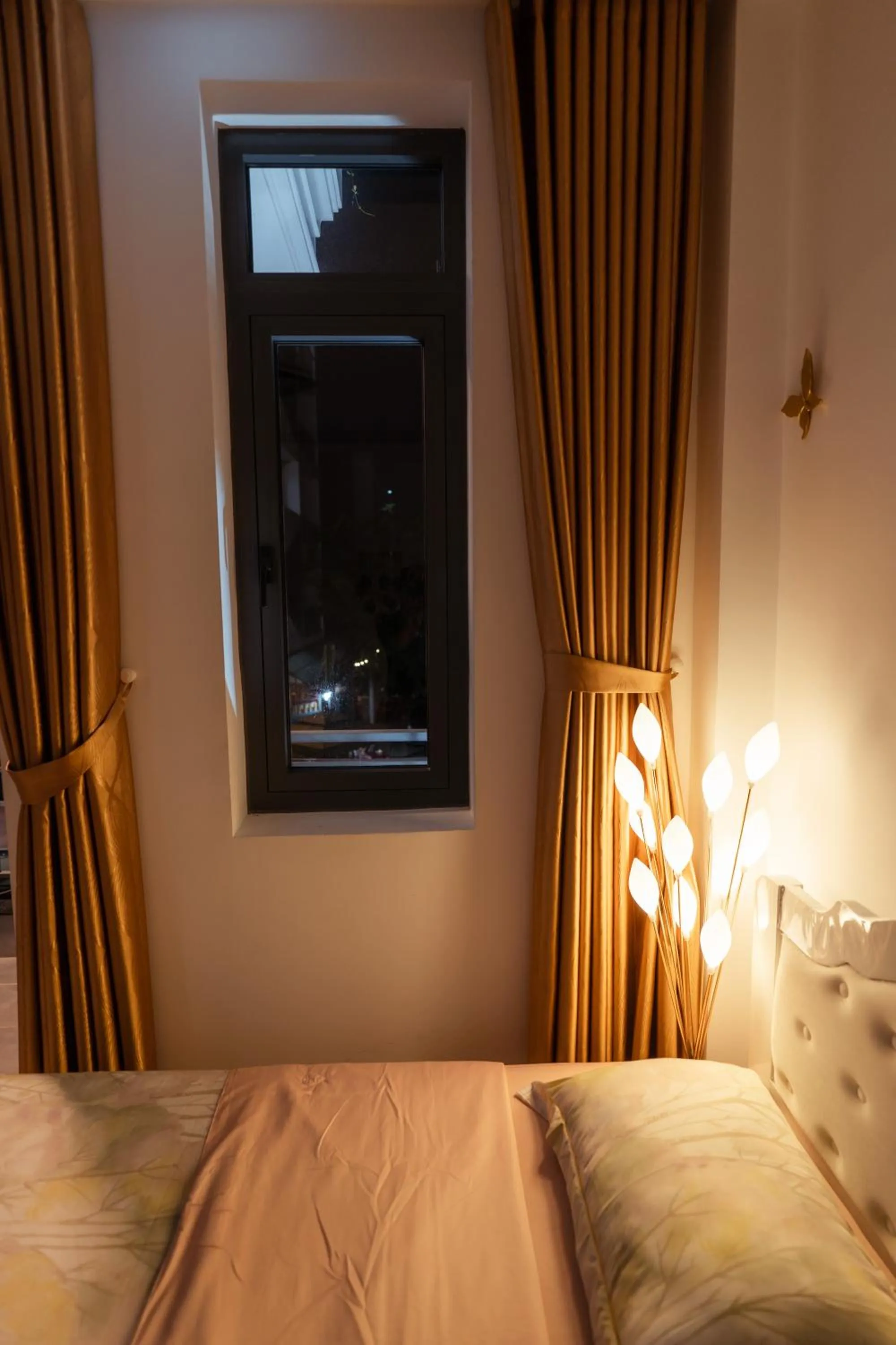 Decorative detail, Bed in The Sophia Apartment - Thao Dien Central