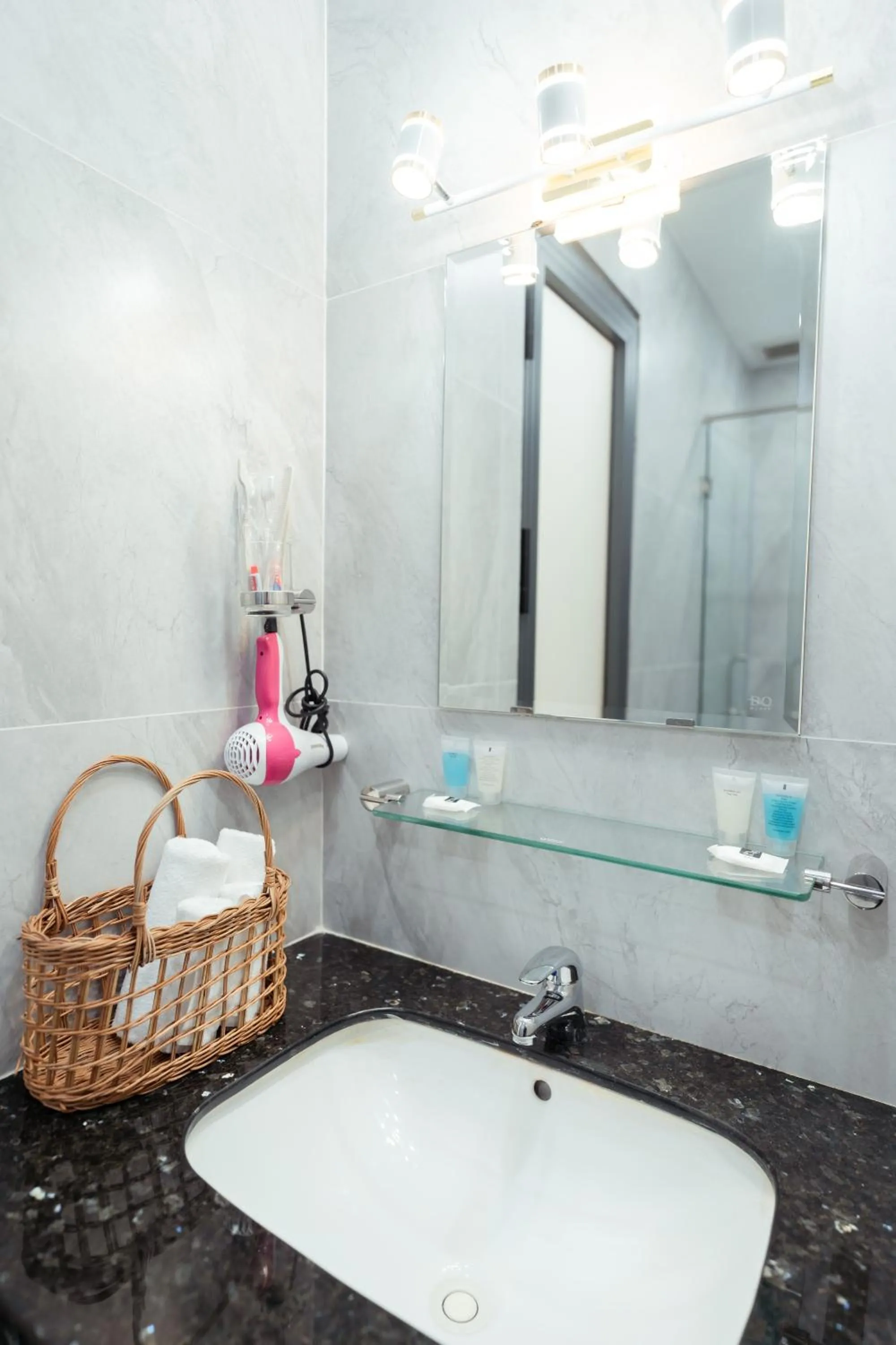 Shower in The Sophia Apartment - Thao Dien Central