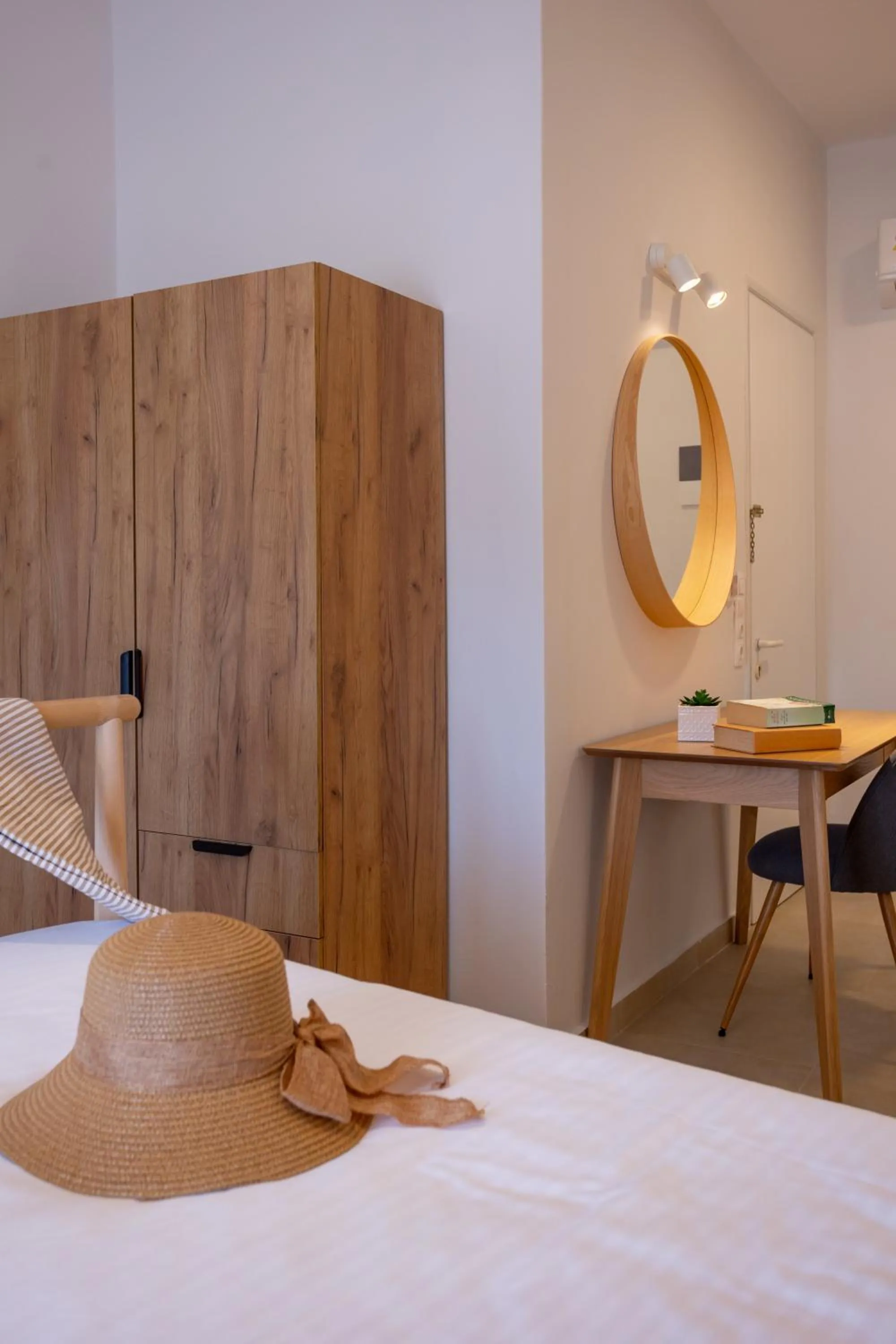 Bedroom, Bed in Hotel Bretagne