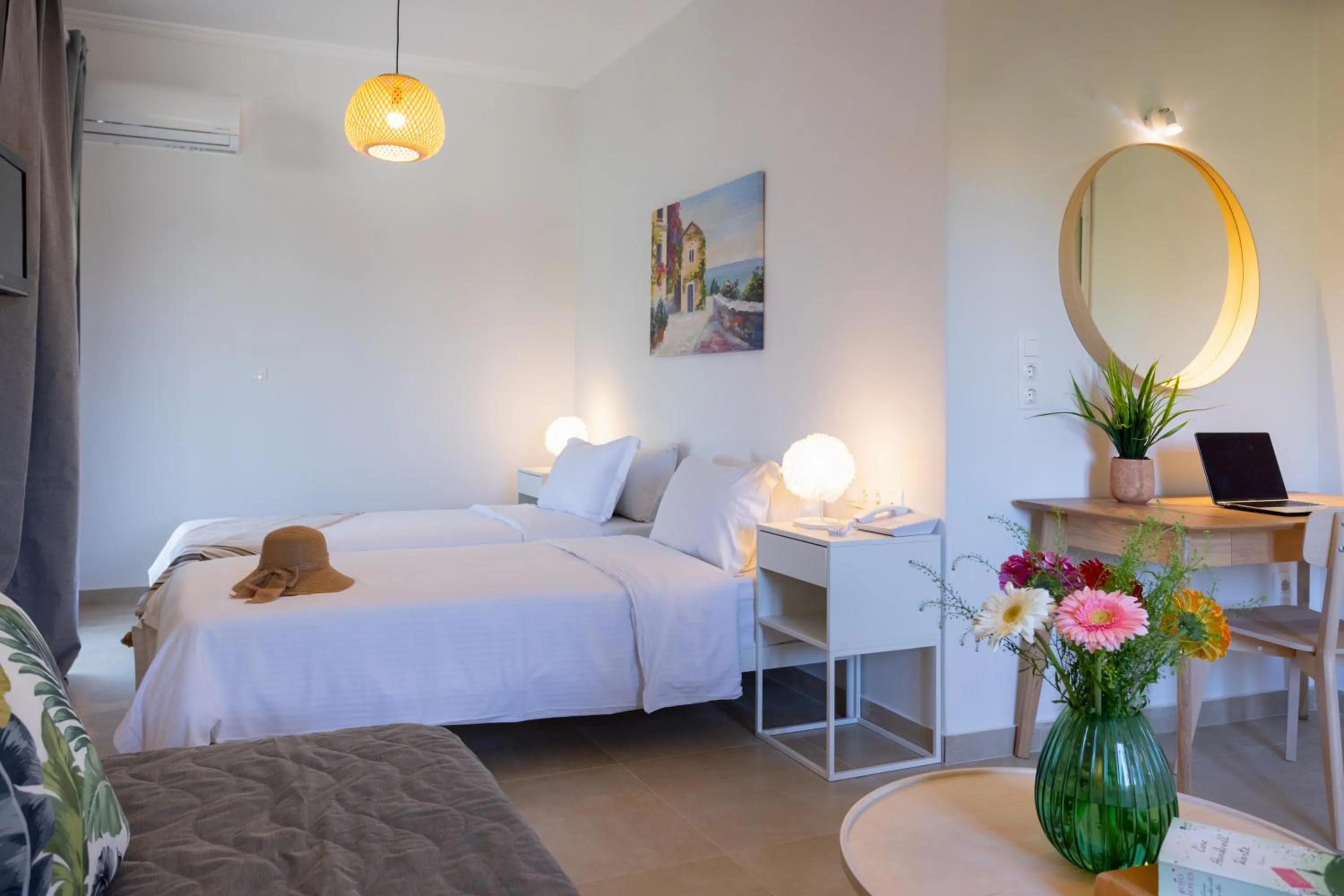 Bedroom, Bed in Hotel Bretagne