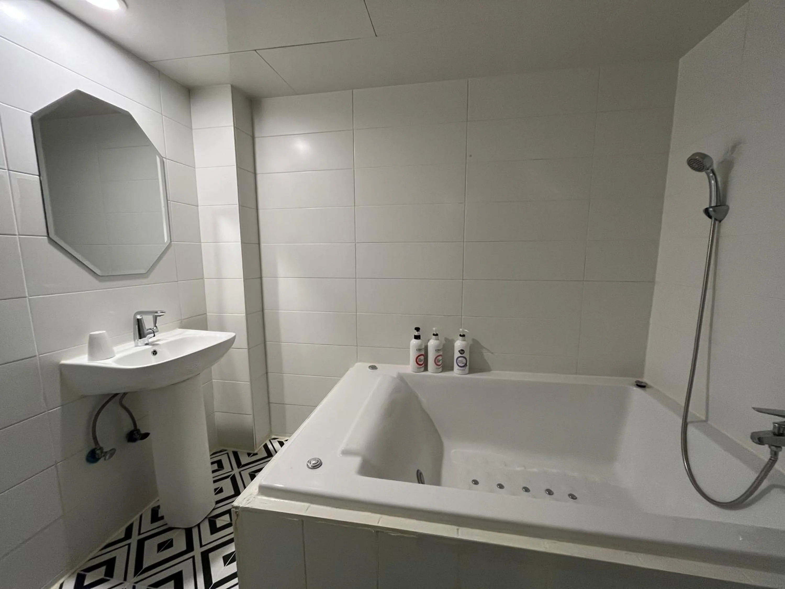 Hotel Yaja Hwajeong Station