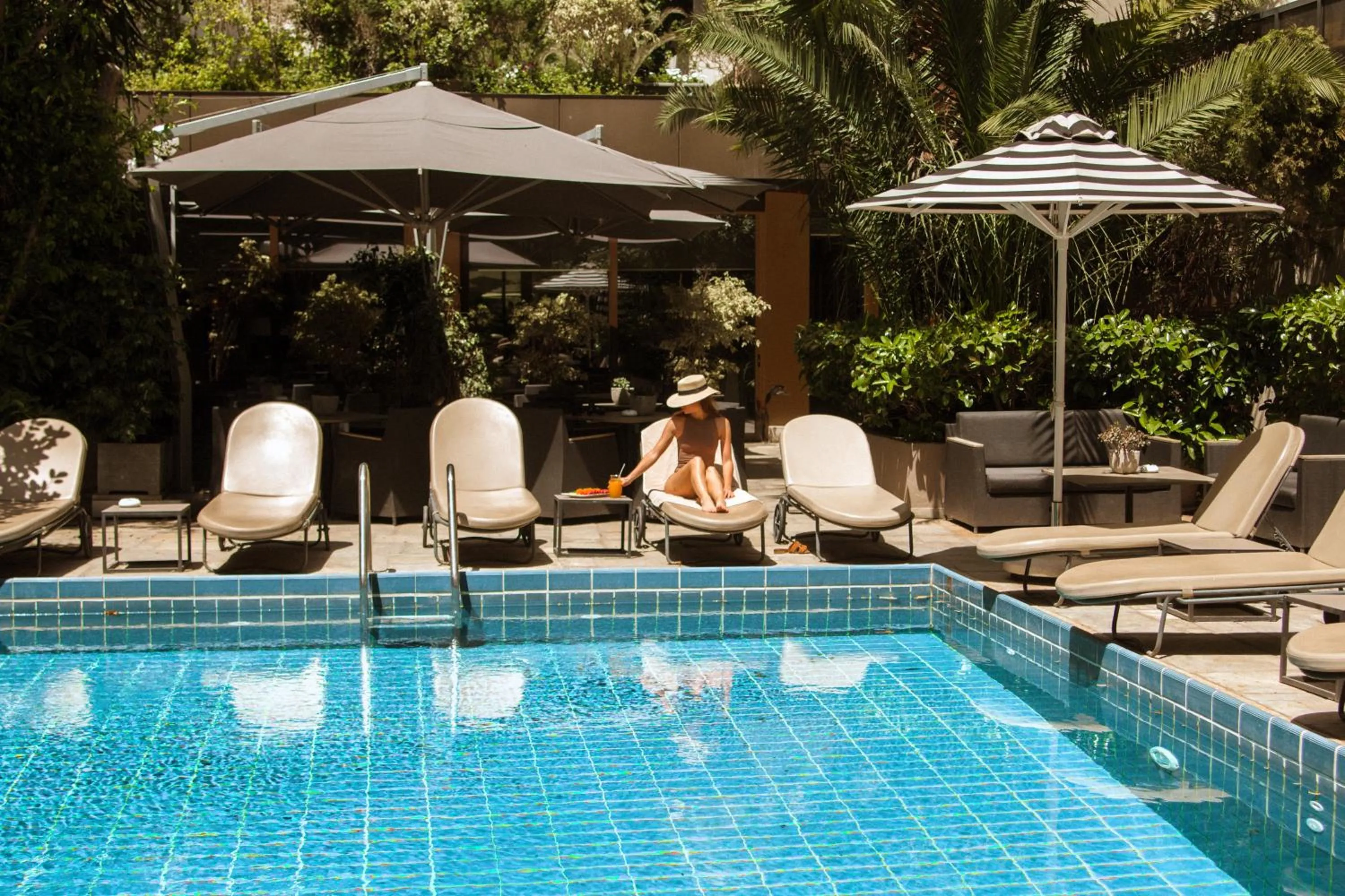 Swimming pool in Divani Palace Acropolis