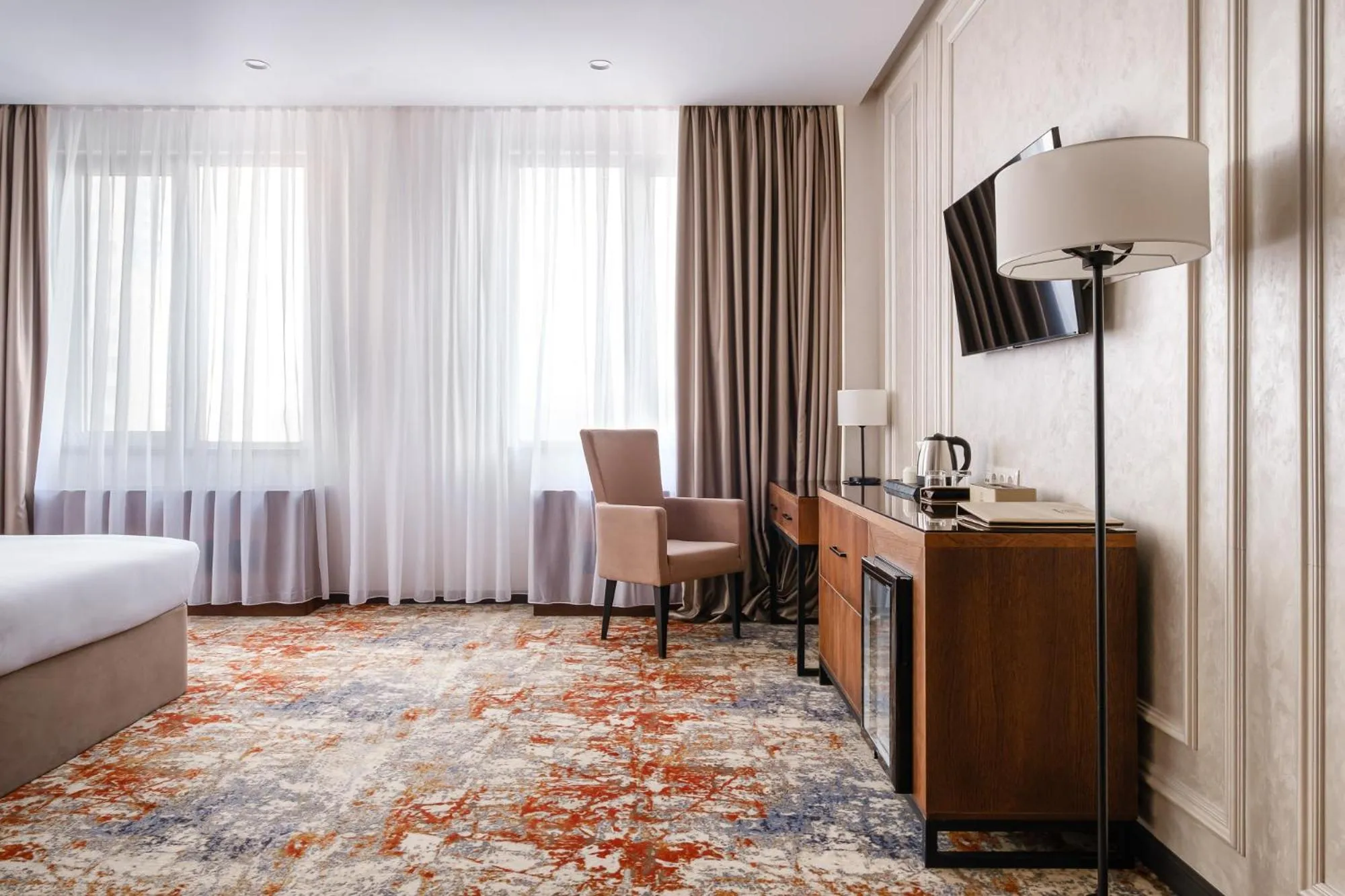 Photo of the whole room, Bed in Grand Mildom Hotel