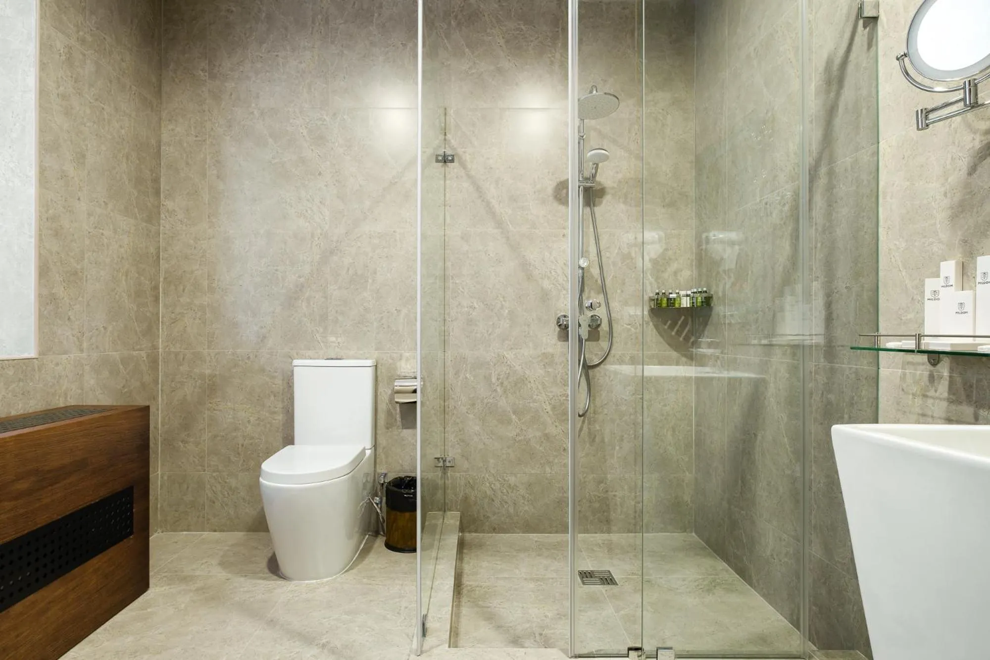 Shower in Grand Mildom Hotel