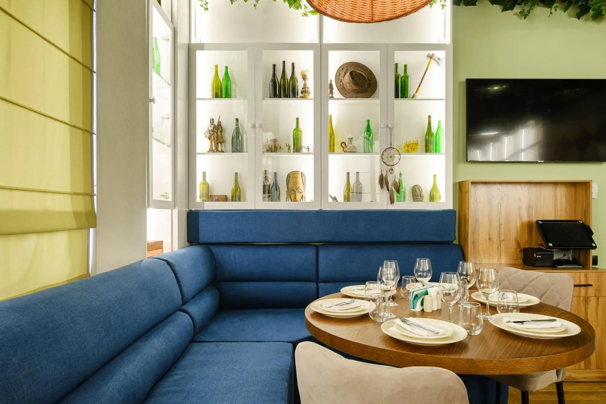 Restaurant/places to eat in Grand Mildom Hotel